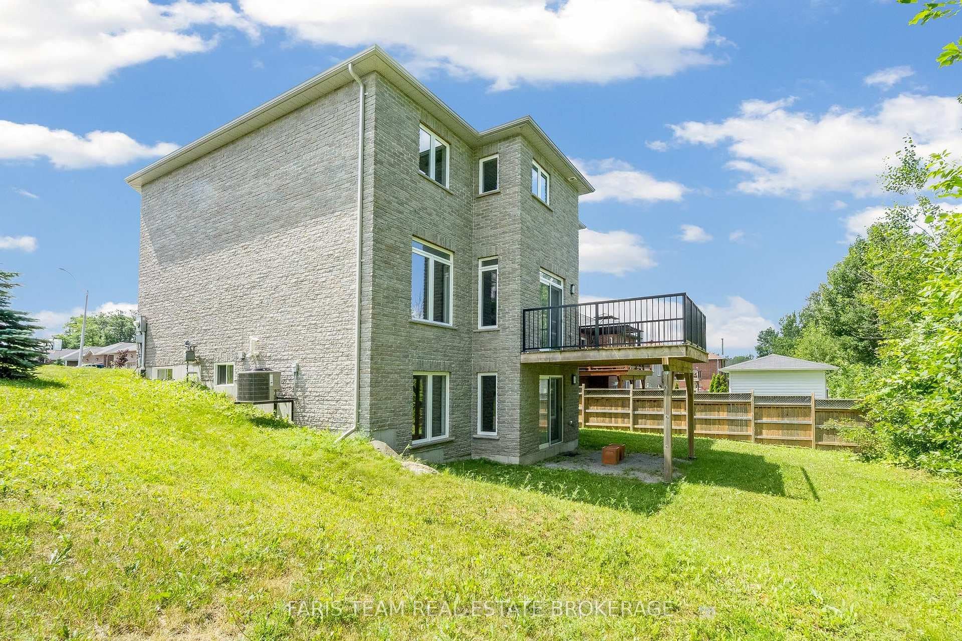 33 Sheppard Drive photo 44