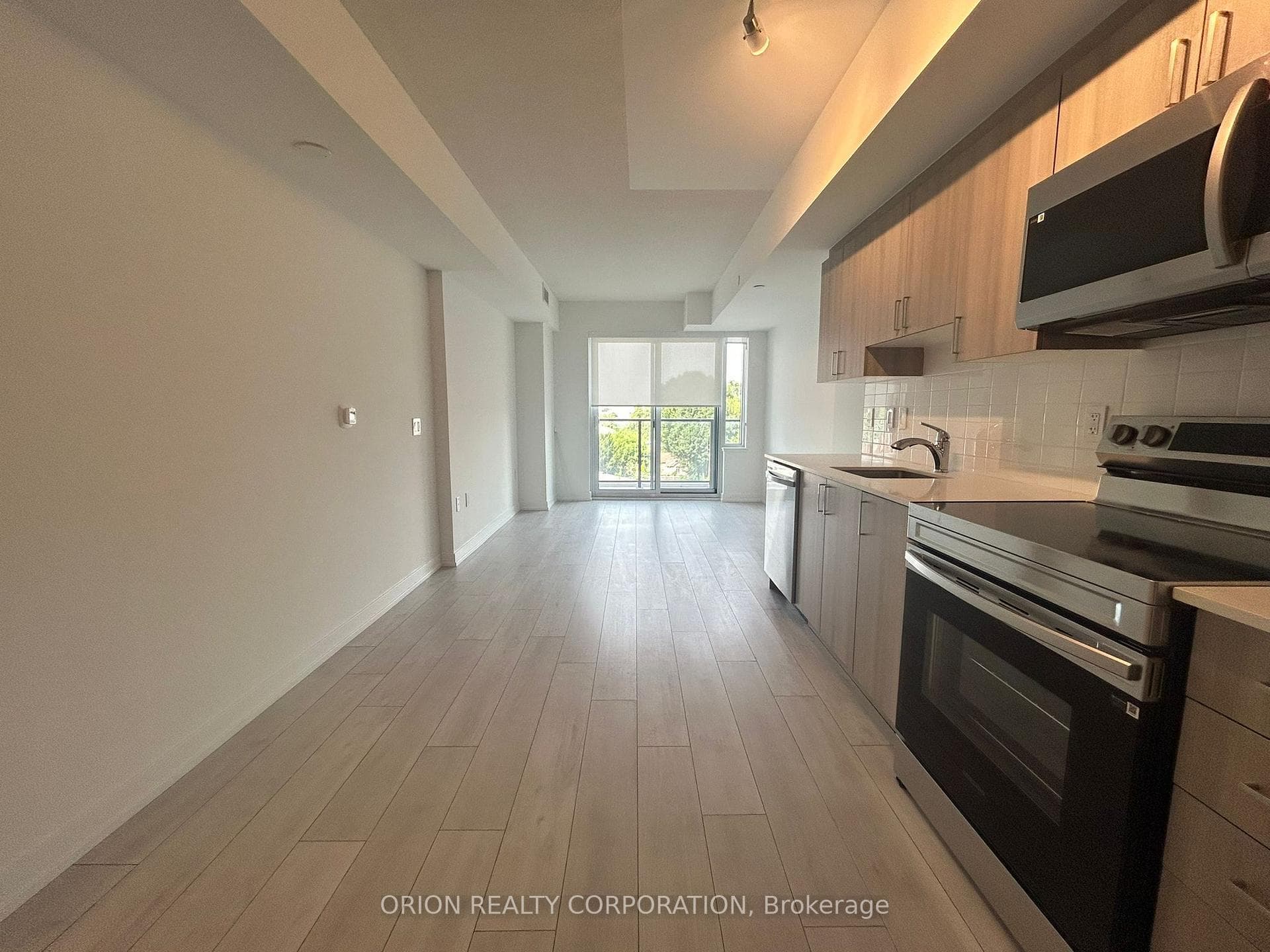 556 Marlee Avenue Unit 402 photo 3
