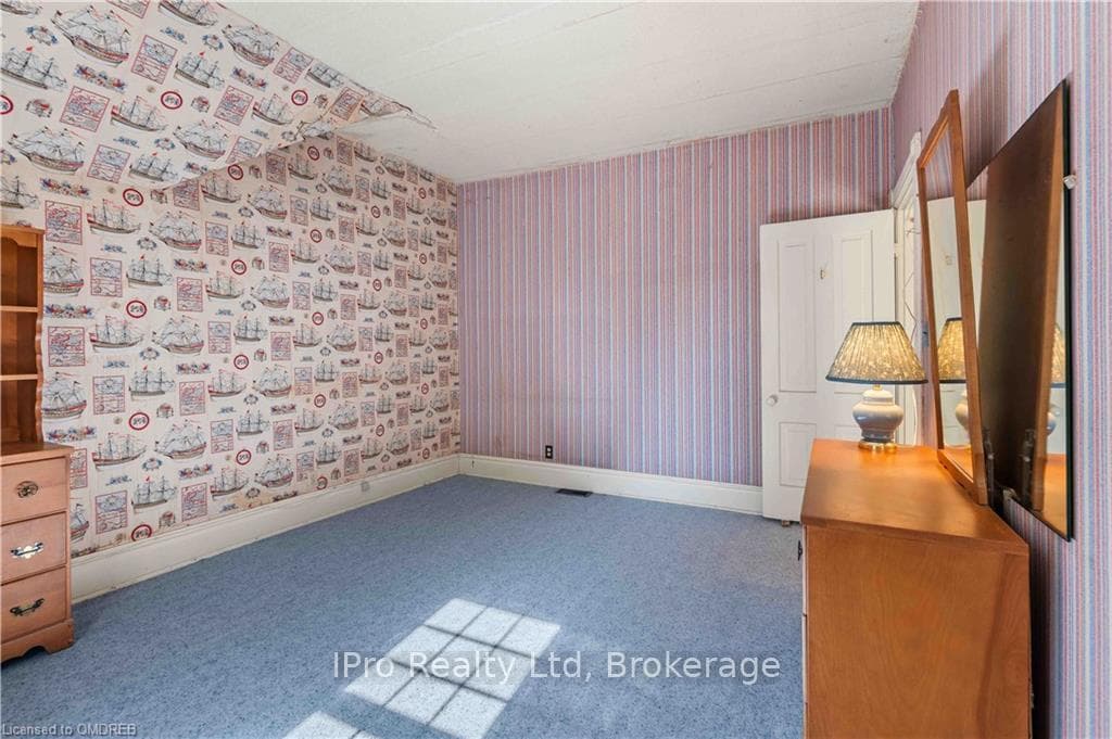 16 LEESON ST S Street photo 33