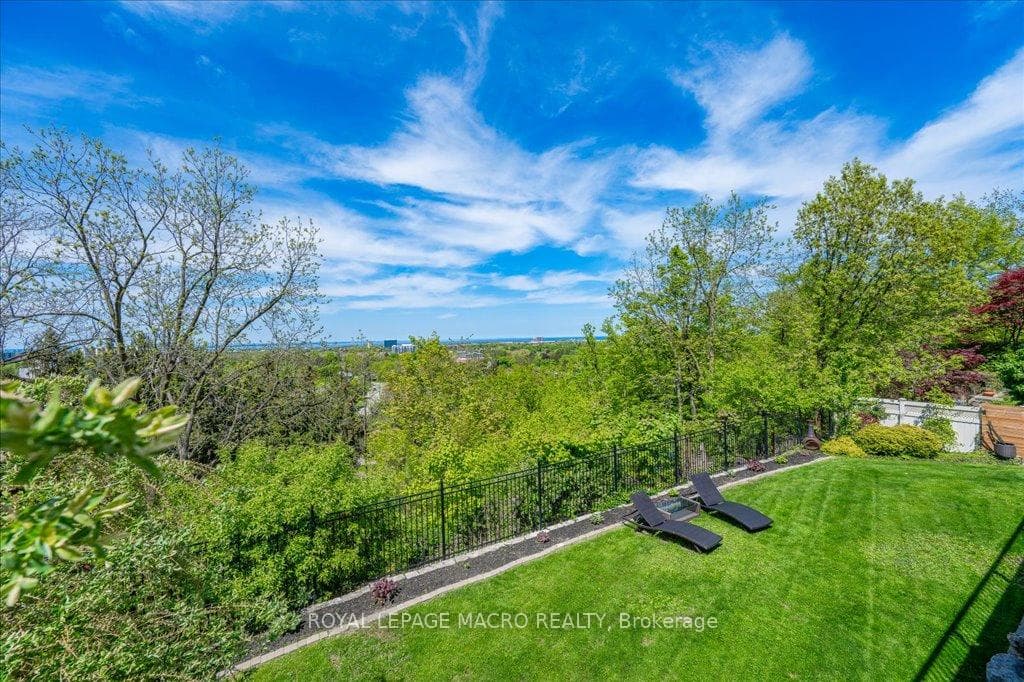 33 Leslie Drive photo 42