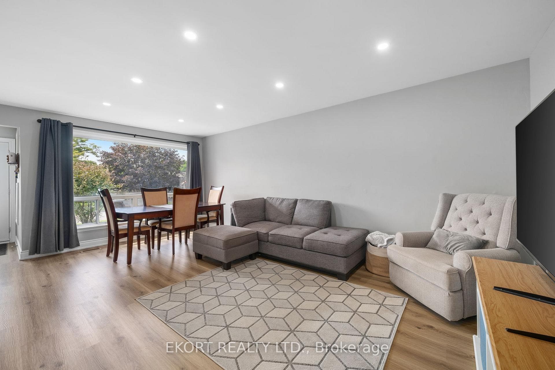 229 Lupin Drive photo 9