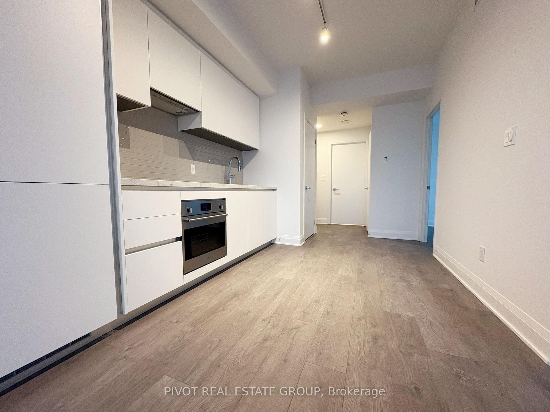 2 Erskine Road Unit 1210 photo 4