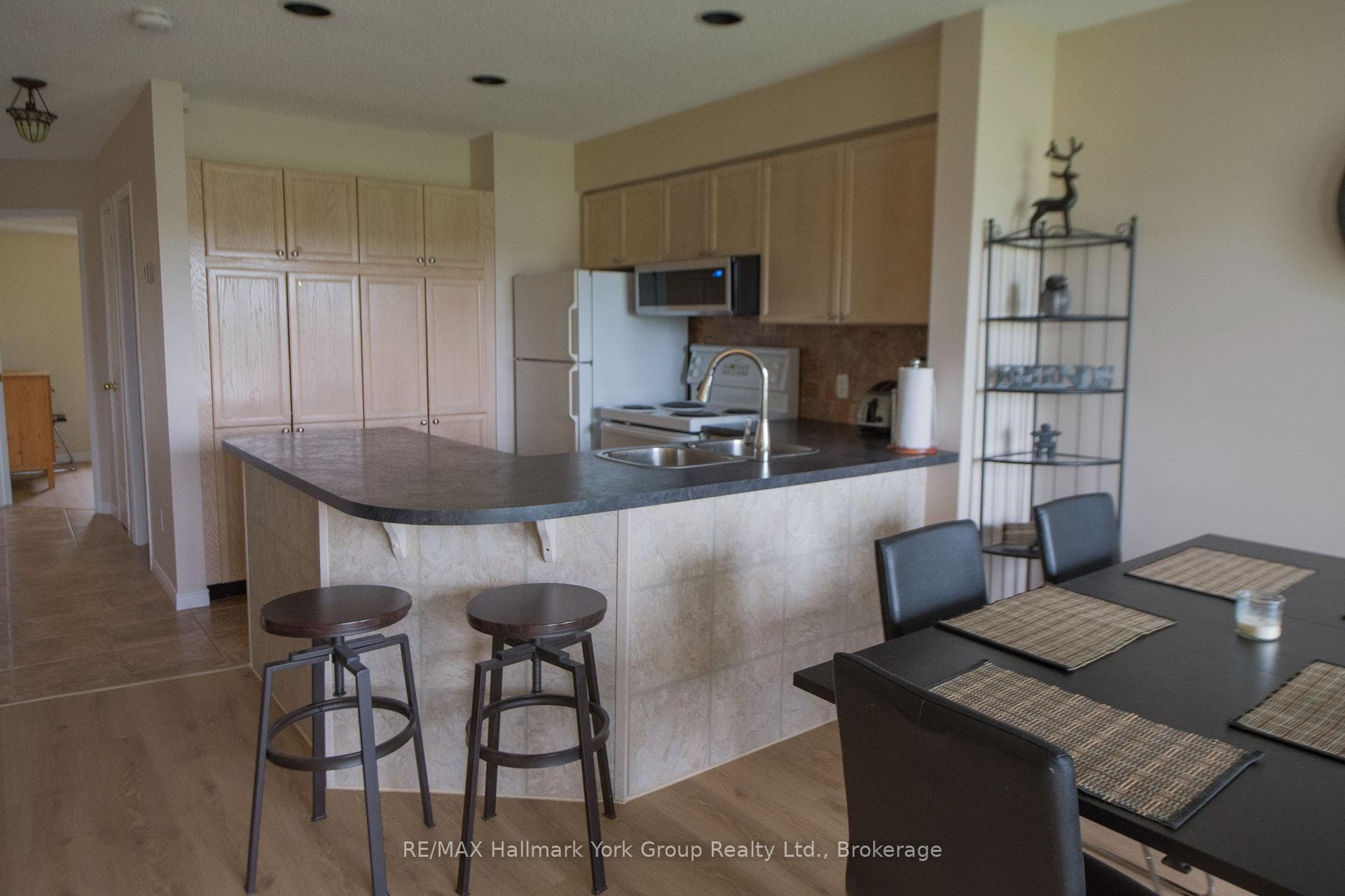 162 Settlers Way Unit 49 photo 5