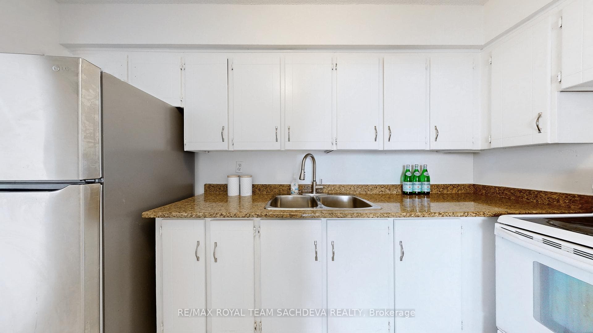 3380 Eglinton Avenue Unit 1709 photo 12