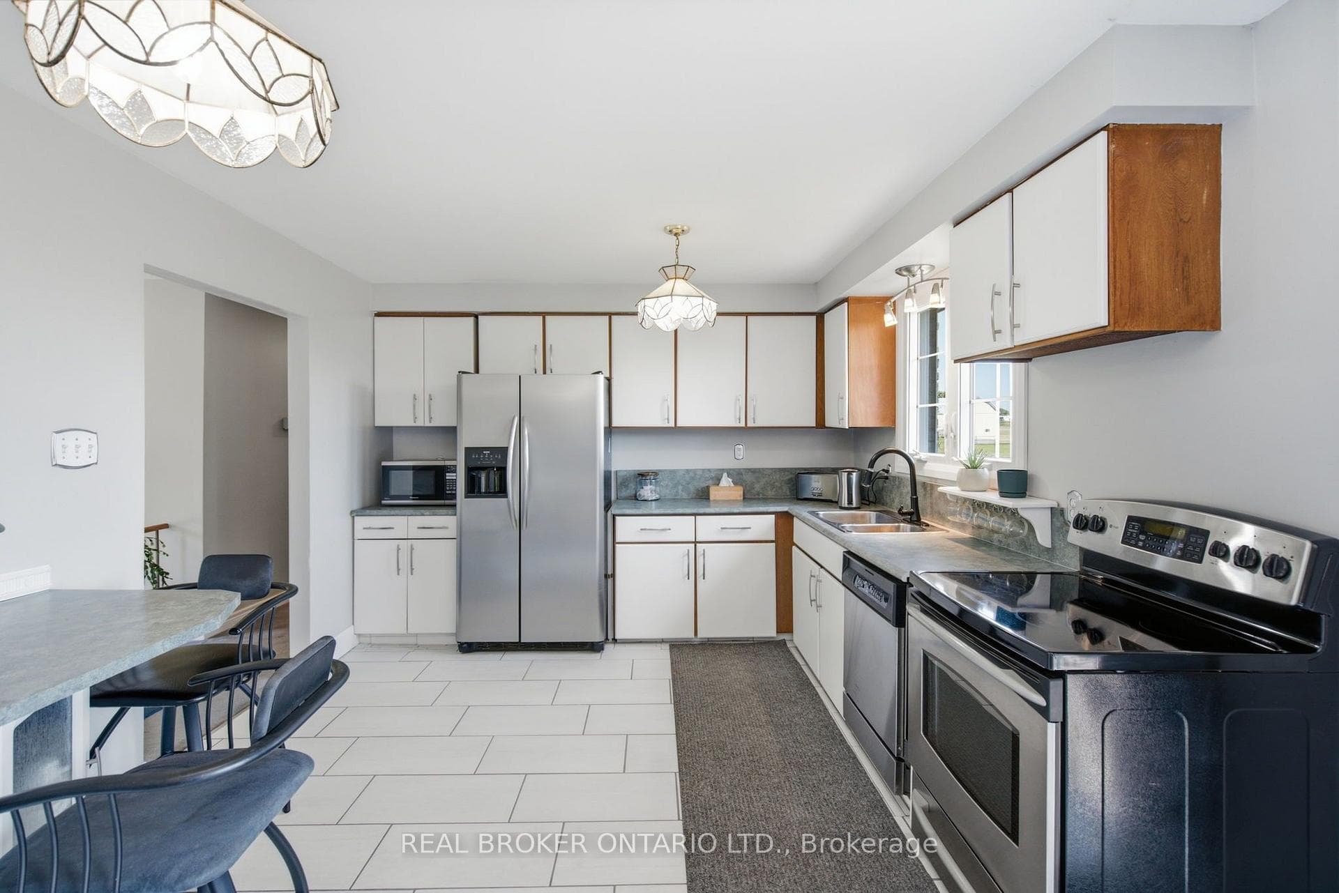 785 Reid Road photo 9