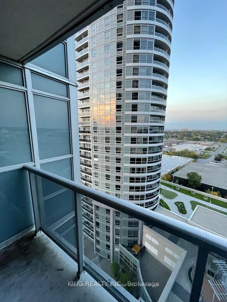 125 Village Green Square Unit 1511 photo 15