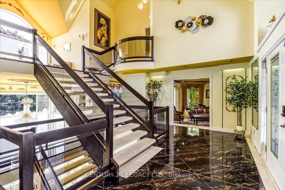 376 Maki Avenue photo 4