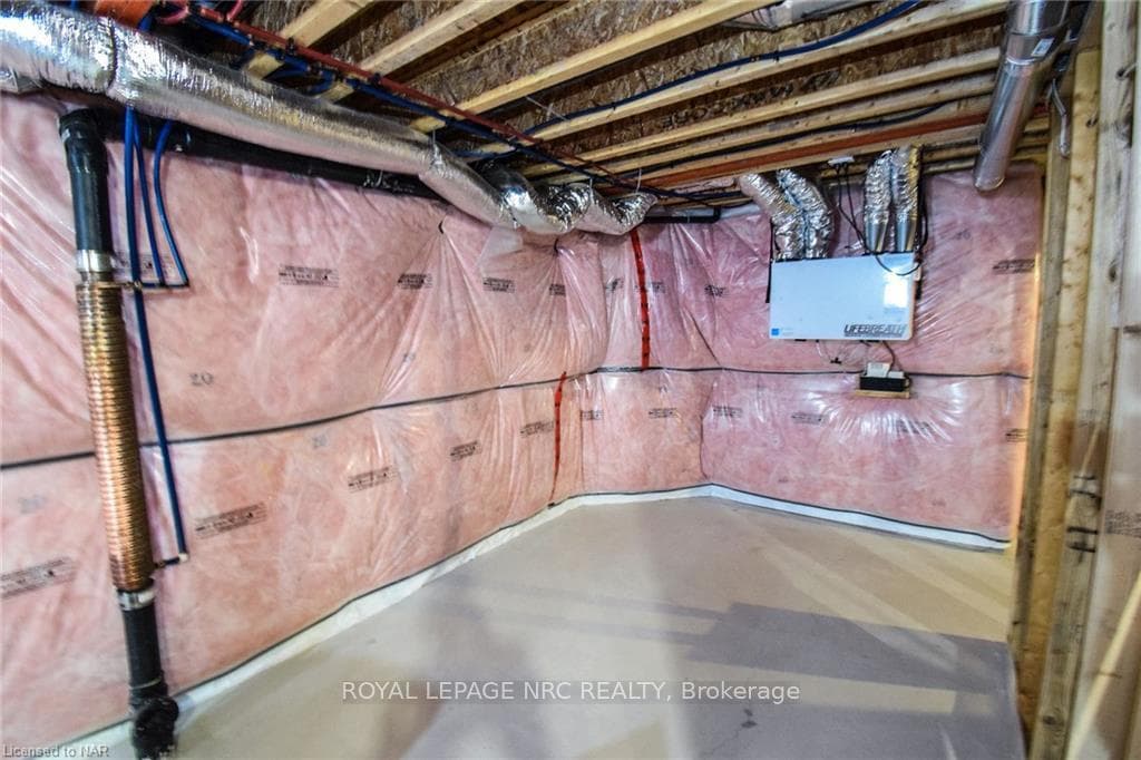 16 ELLIS Avenue photo 31