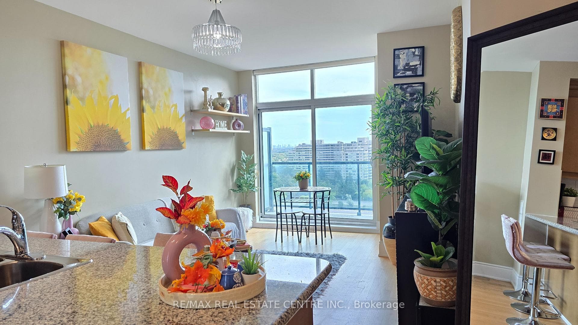 18 Harding Boulevard Unit PH207 photo 3