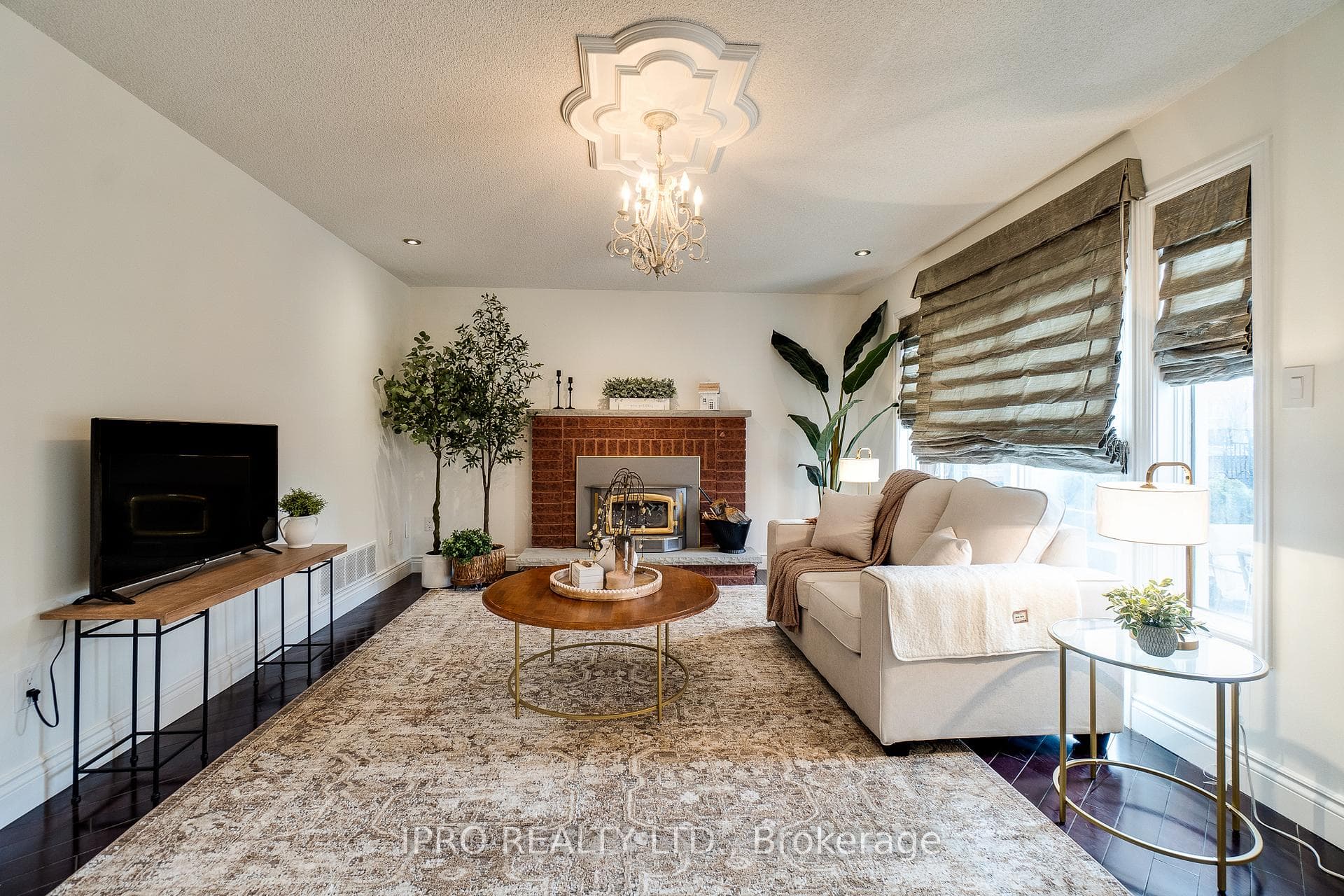 1 Gollop Crescent photo 6