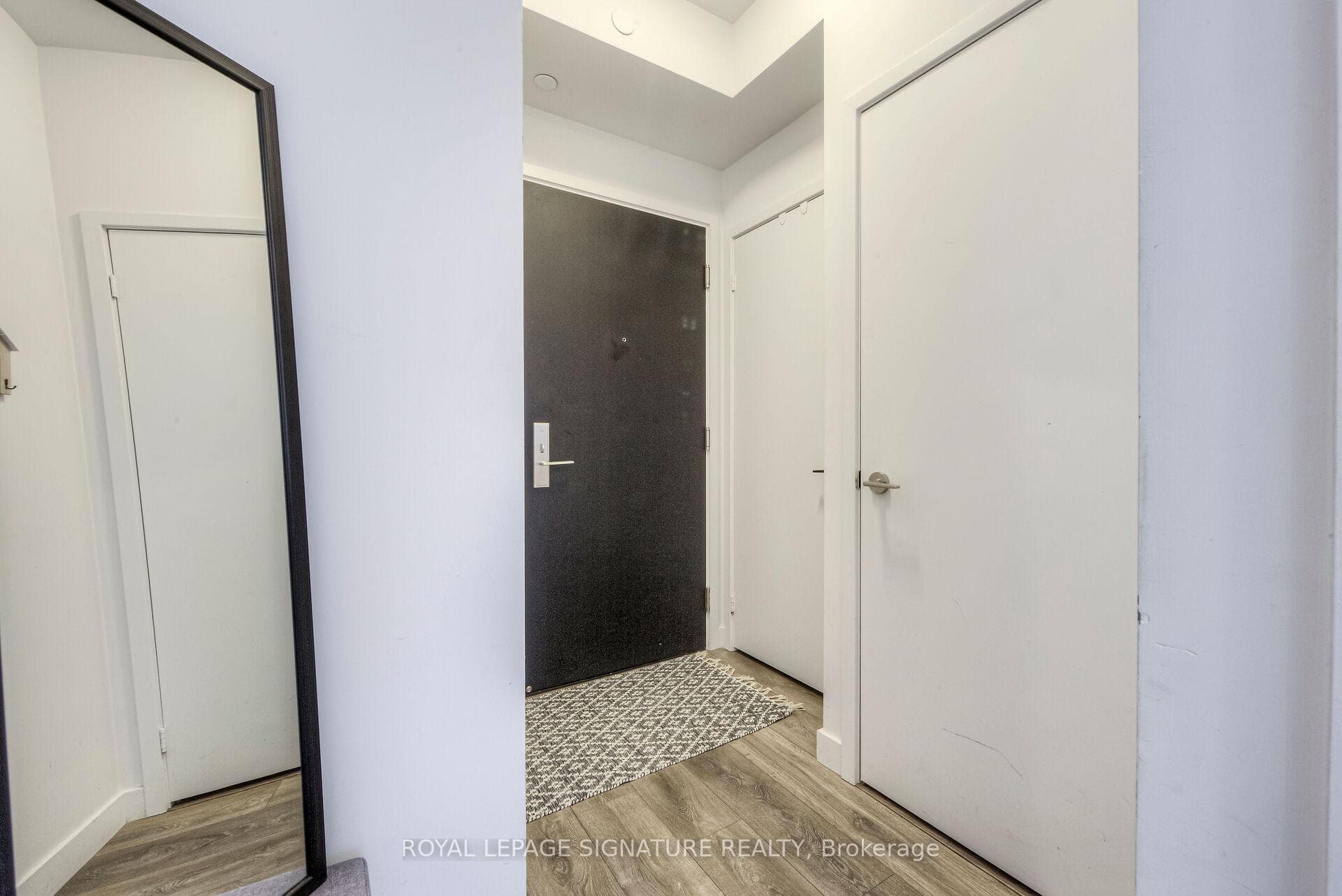 8 Eglinton Avenue Unit 3105 photo 18