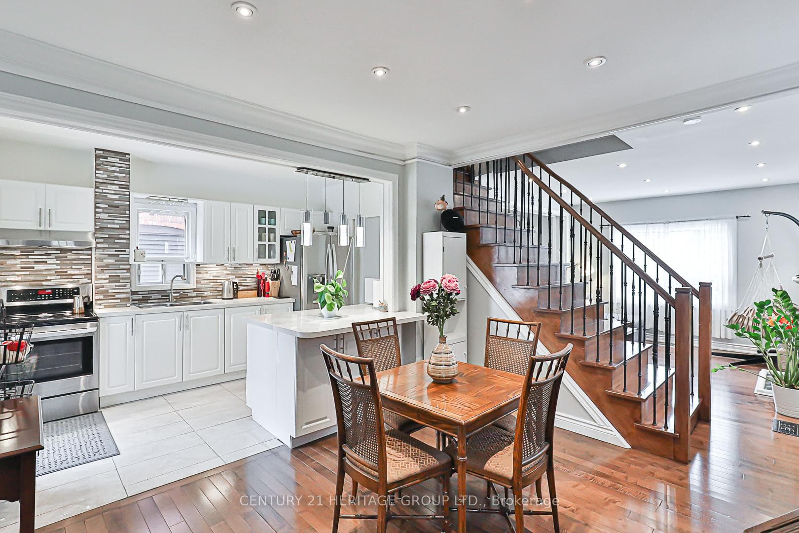 97 Eileen Avenue photo 6