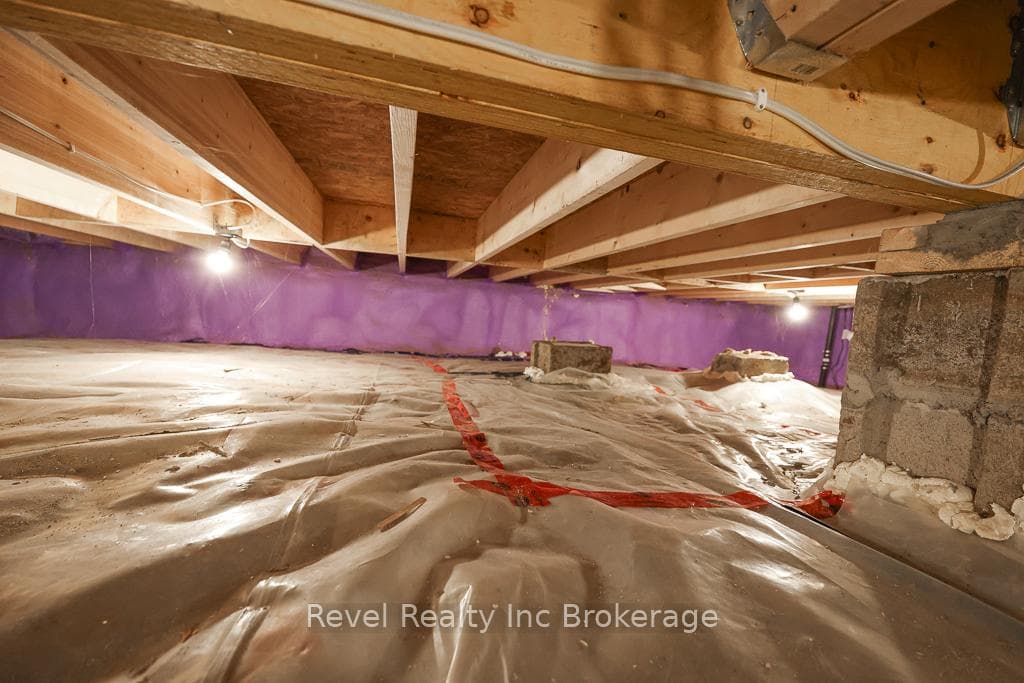 679 Elizabeth Street photo 23
