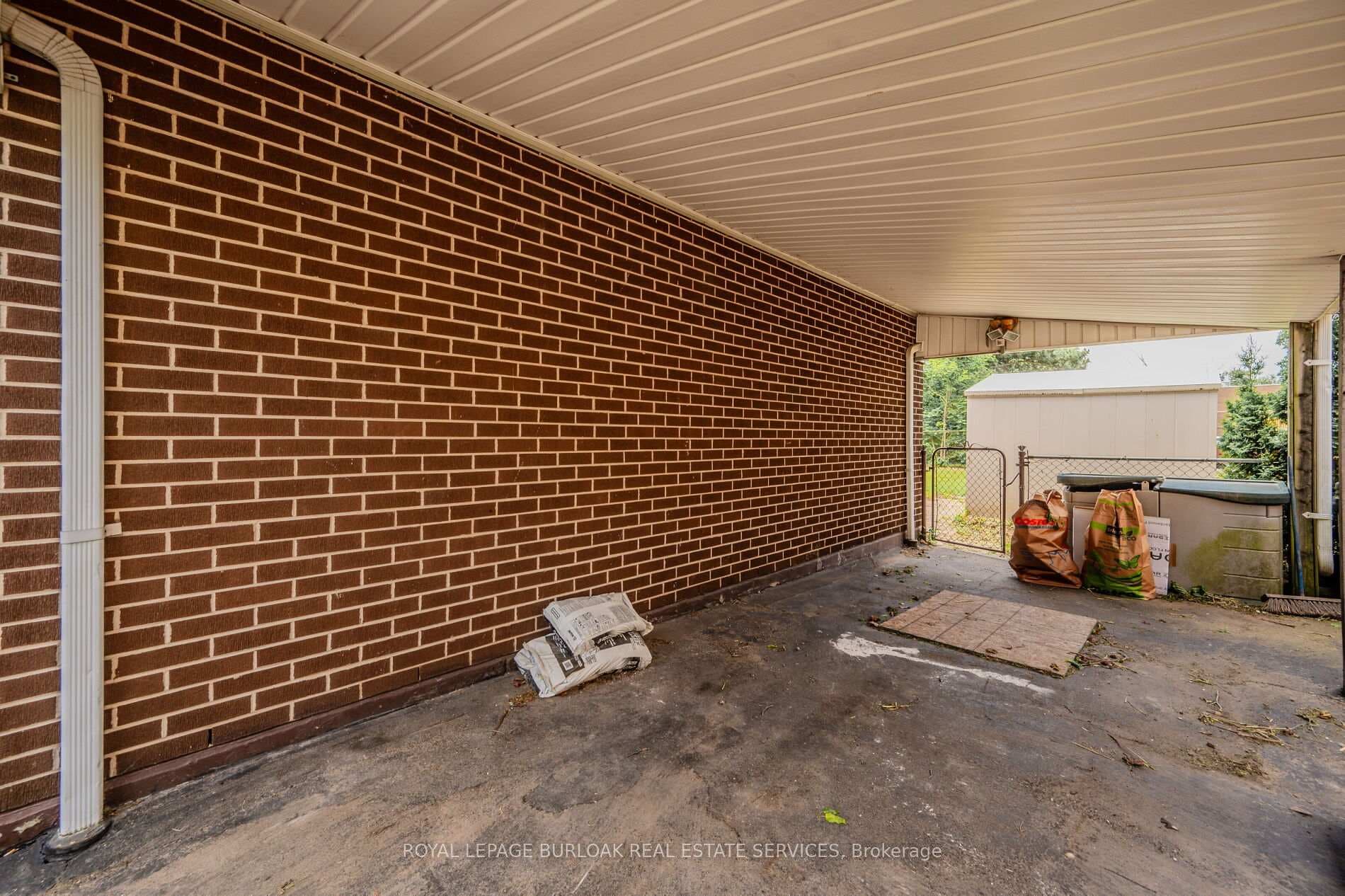 640 Dynes Road photo 36