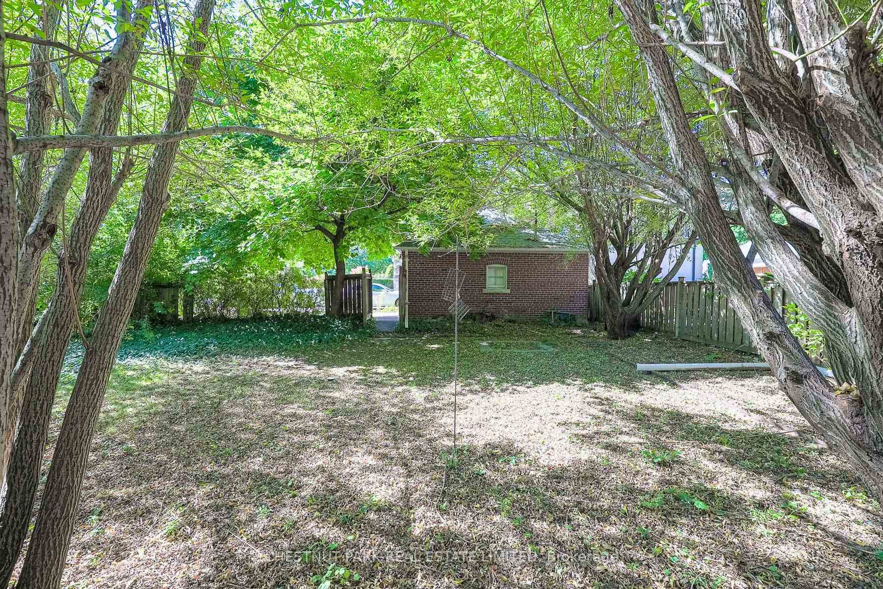 222 Lonsmount Drive photo 38