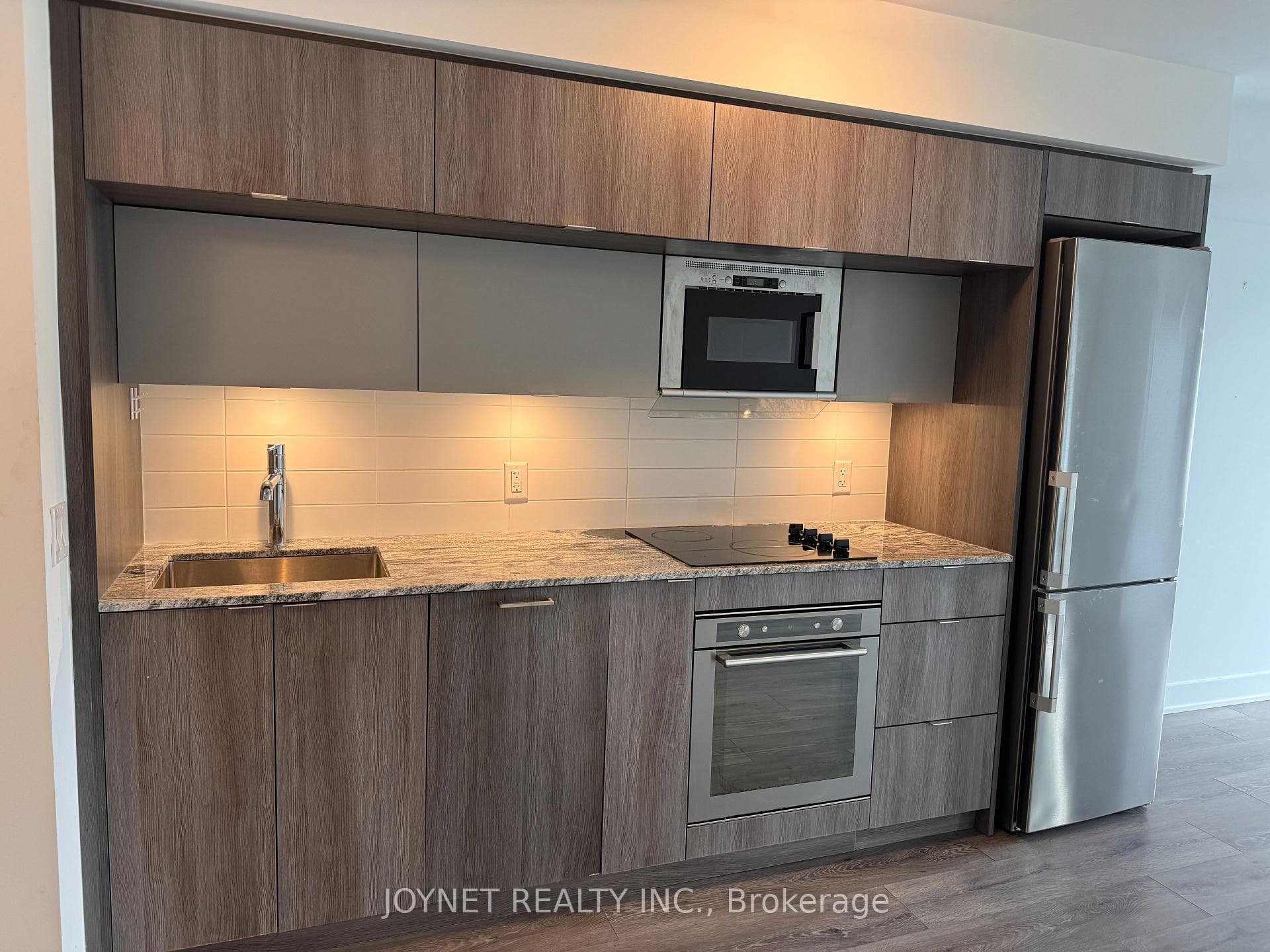 585 Bloor Street Unit 2221 photo 2