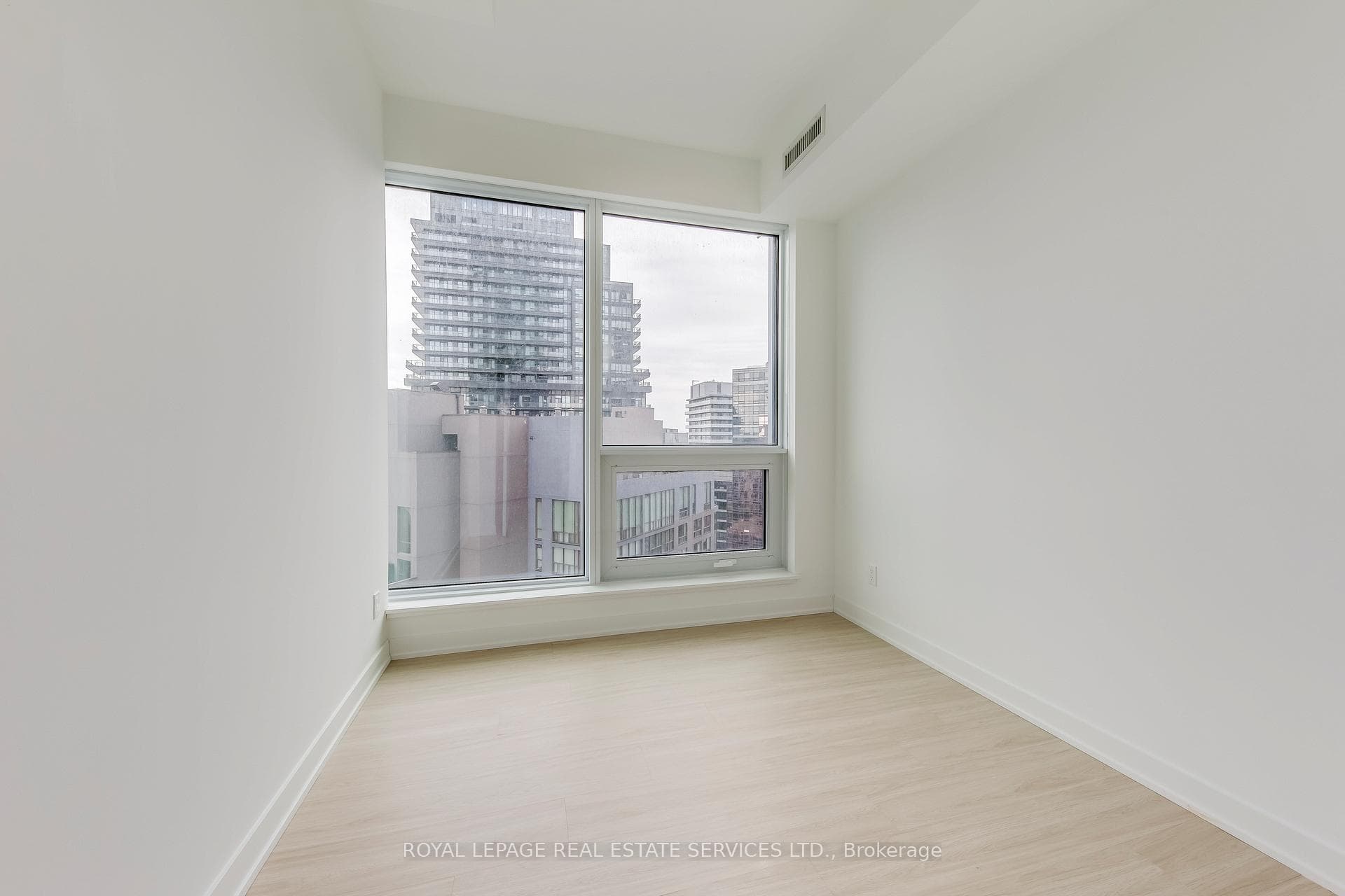 8 WELLESLEY Street Unit 3203 photo 16