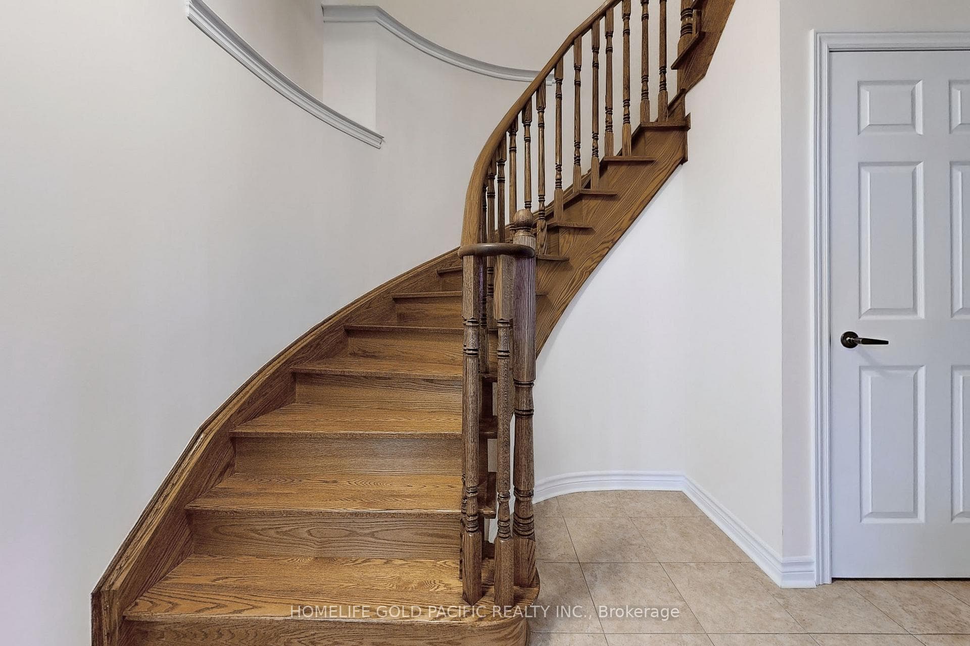 Curved stairs to 2nd flr