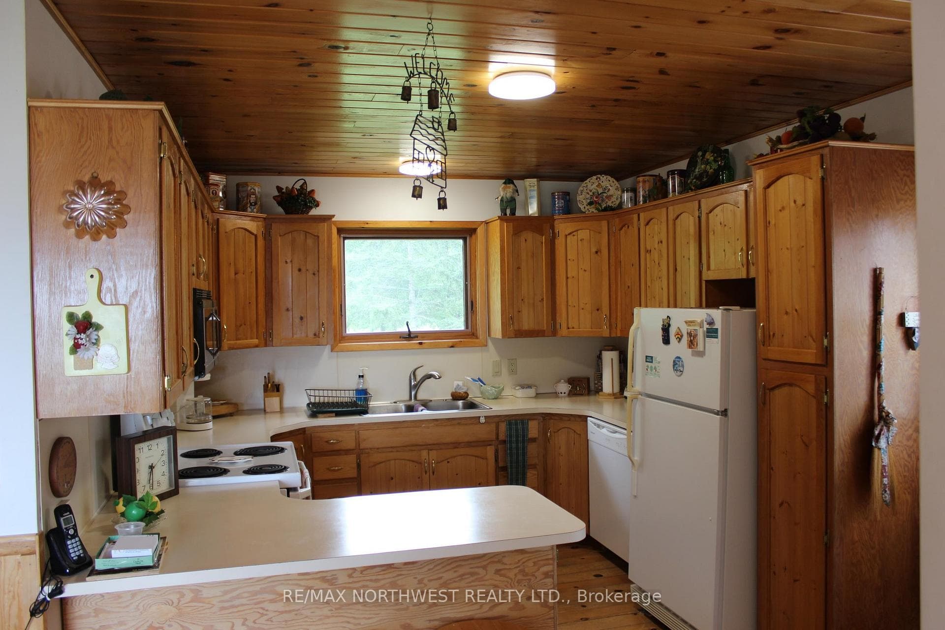 93 STINTZI DR E photo 13