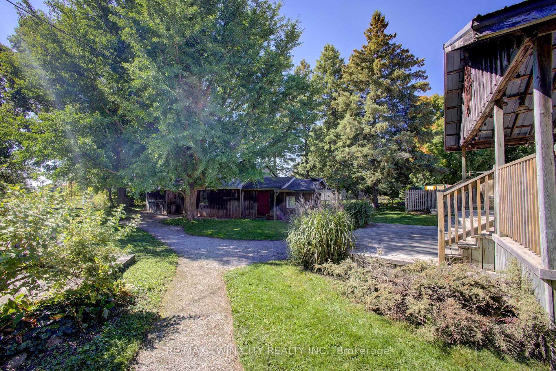141 Goderich Street photo 32