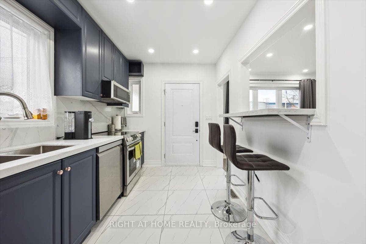 887 Cosburn Avenue photo 4
