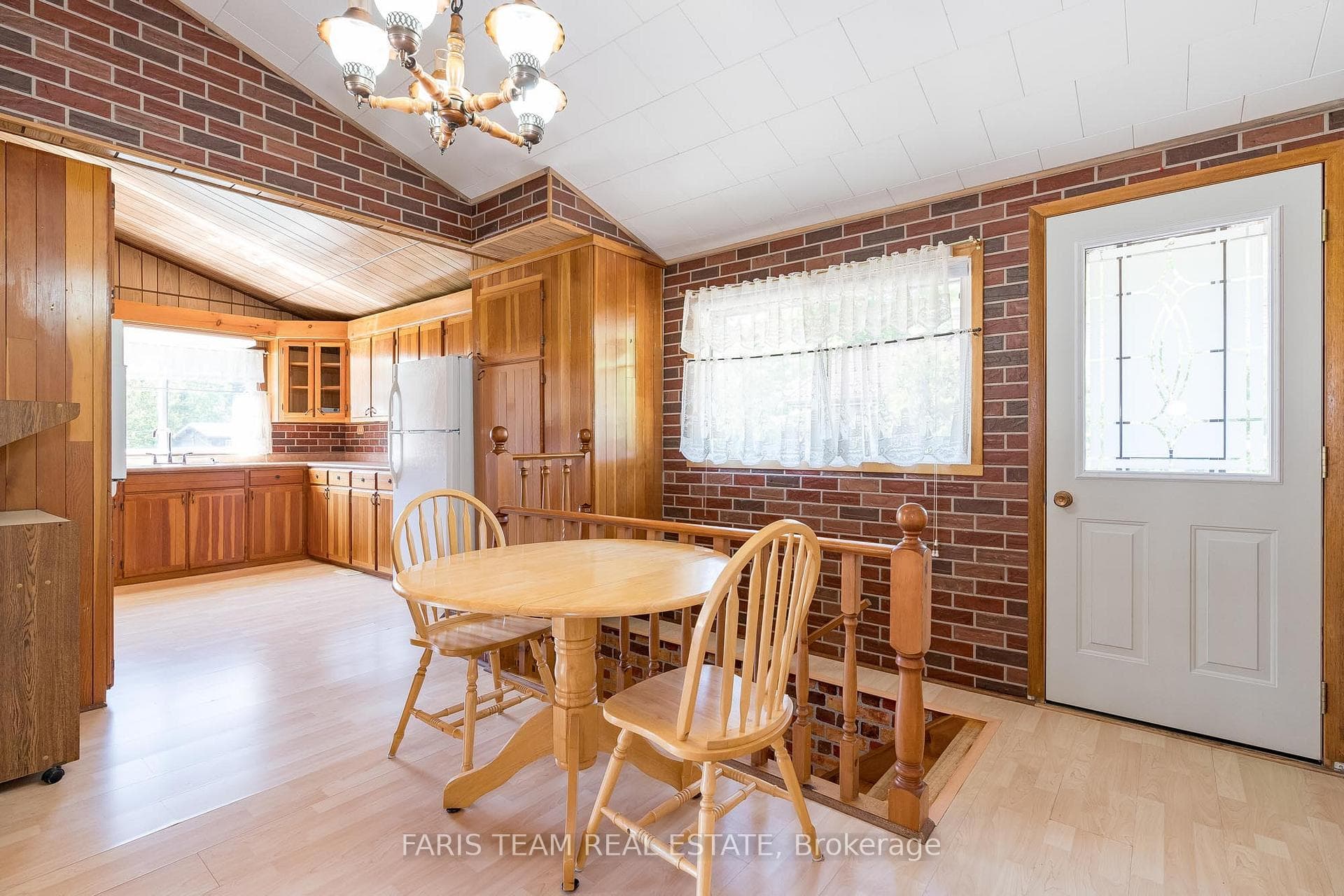 129 Moreau Parkway photo 3