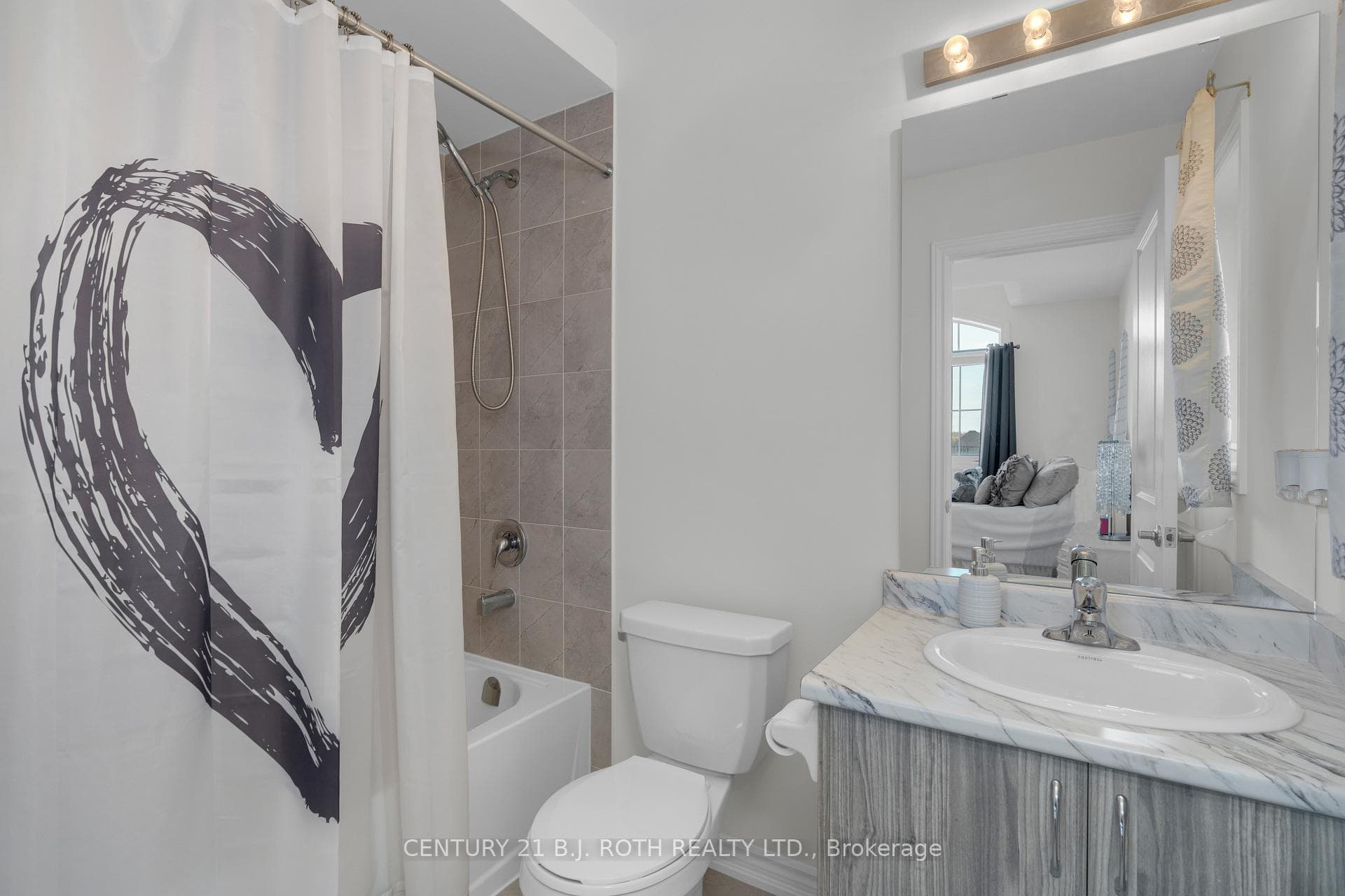 1056 Wickham Road photo 25