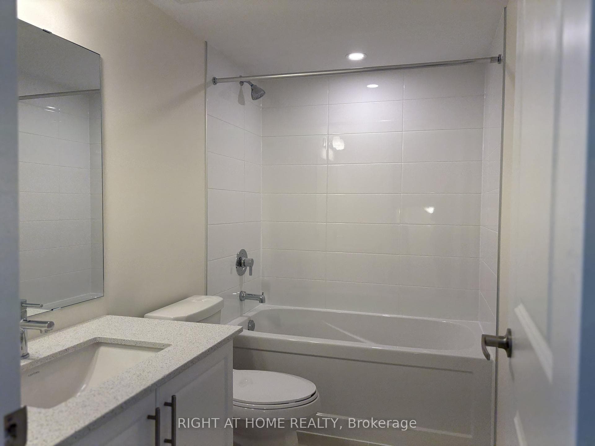 145 Tapscott Road Unit 4 photo 8