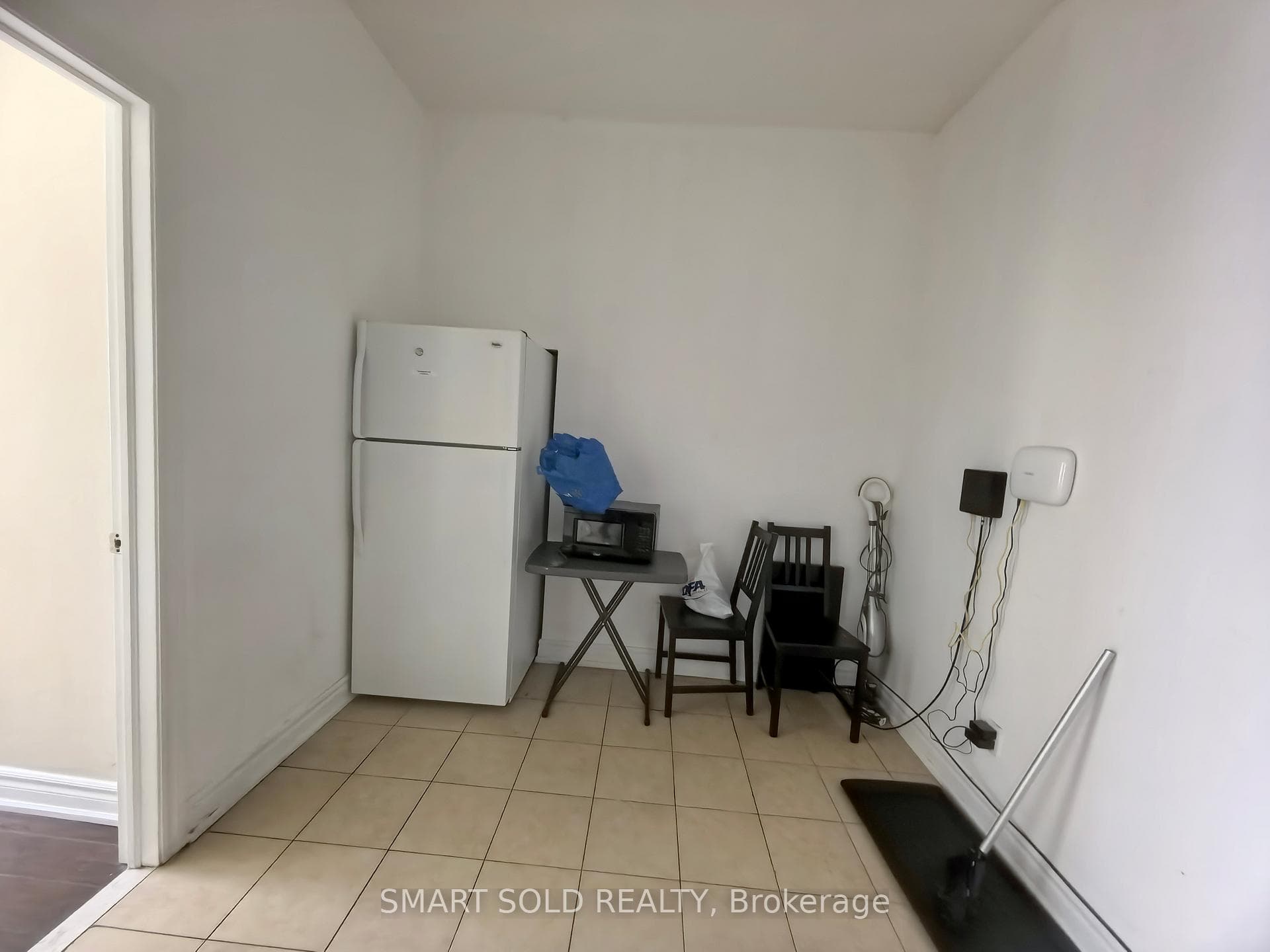 Upper 437 Bathurst Street photo 14