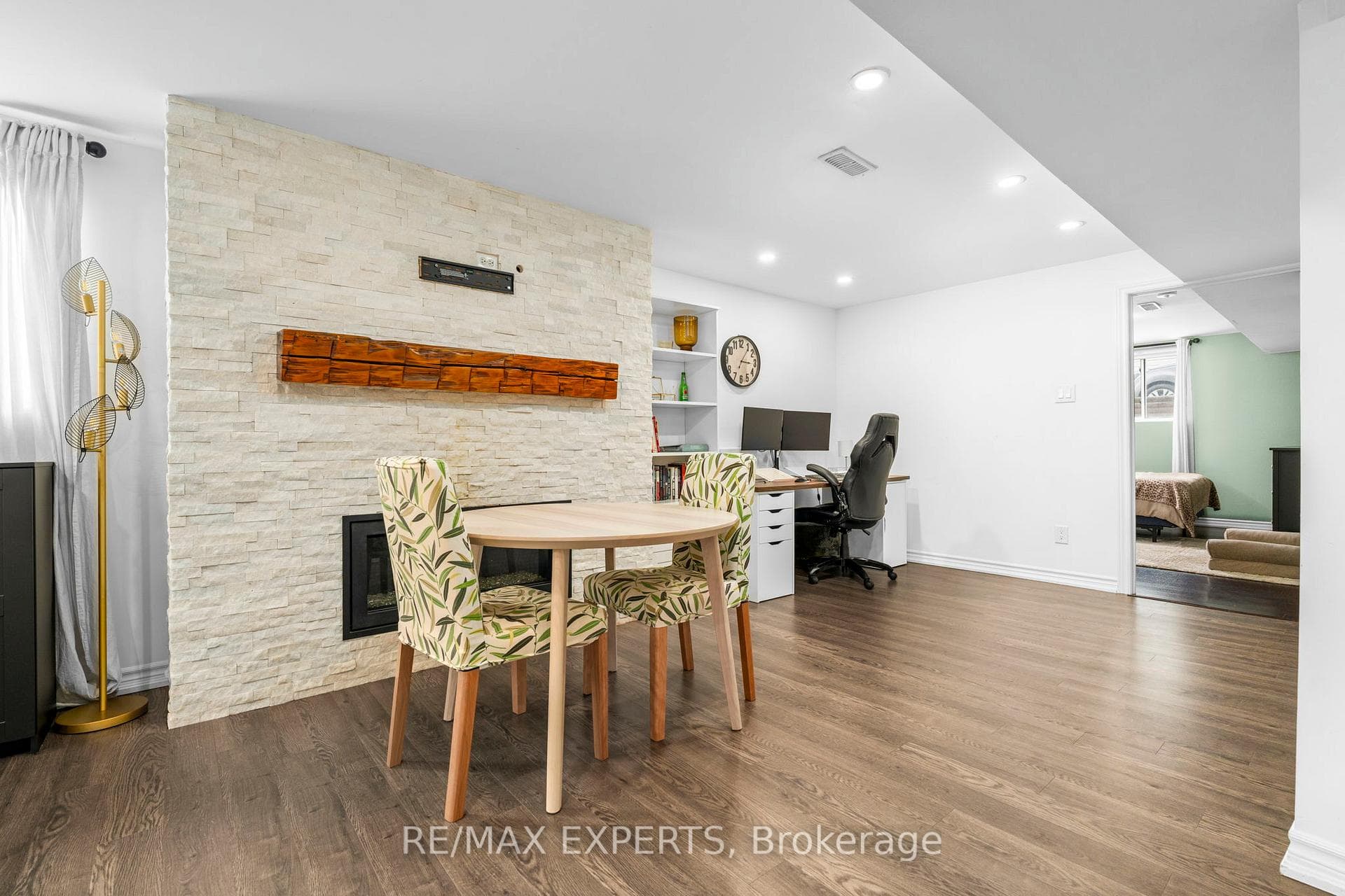 52 Maple Avenue photo 38