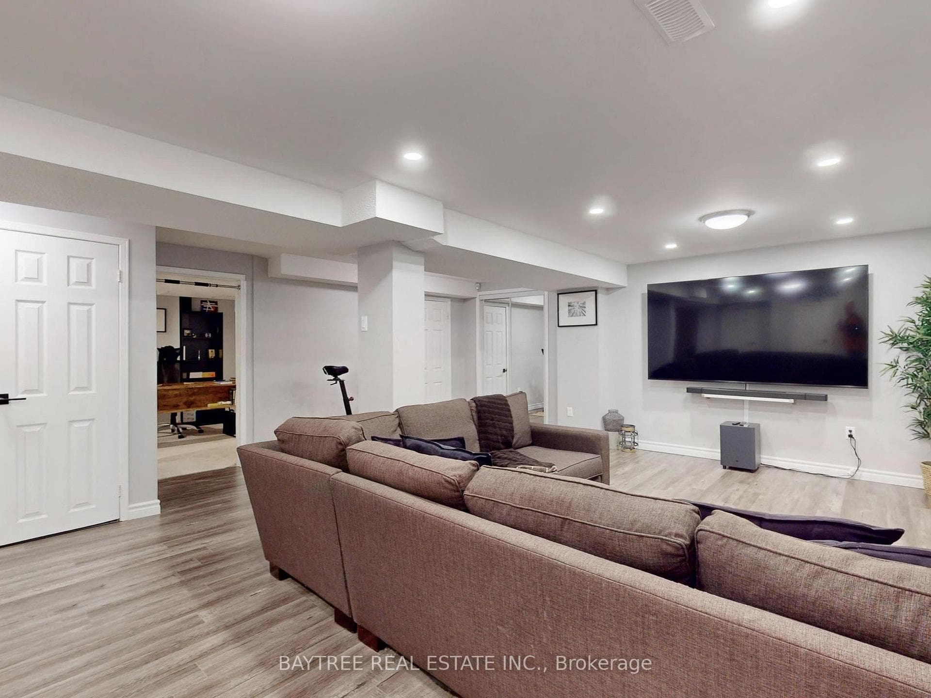1034 Corrie Street photo 32