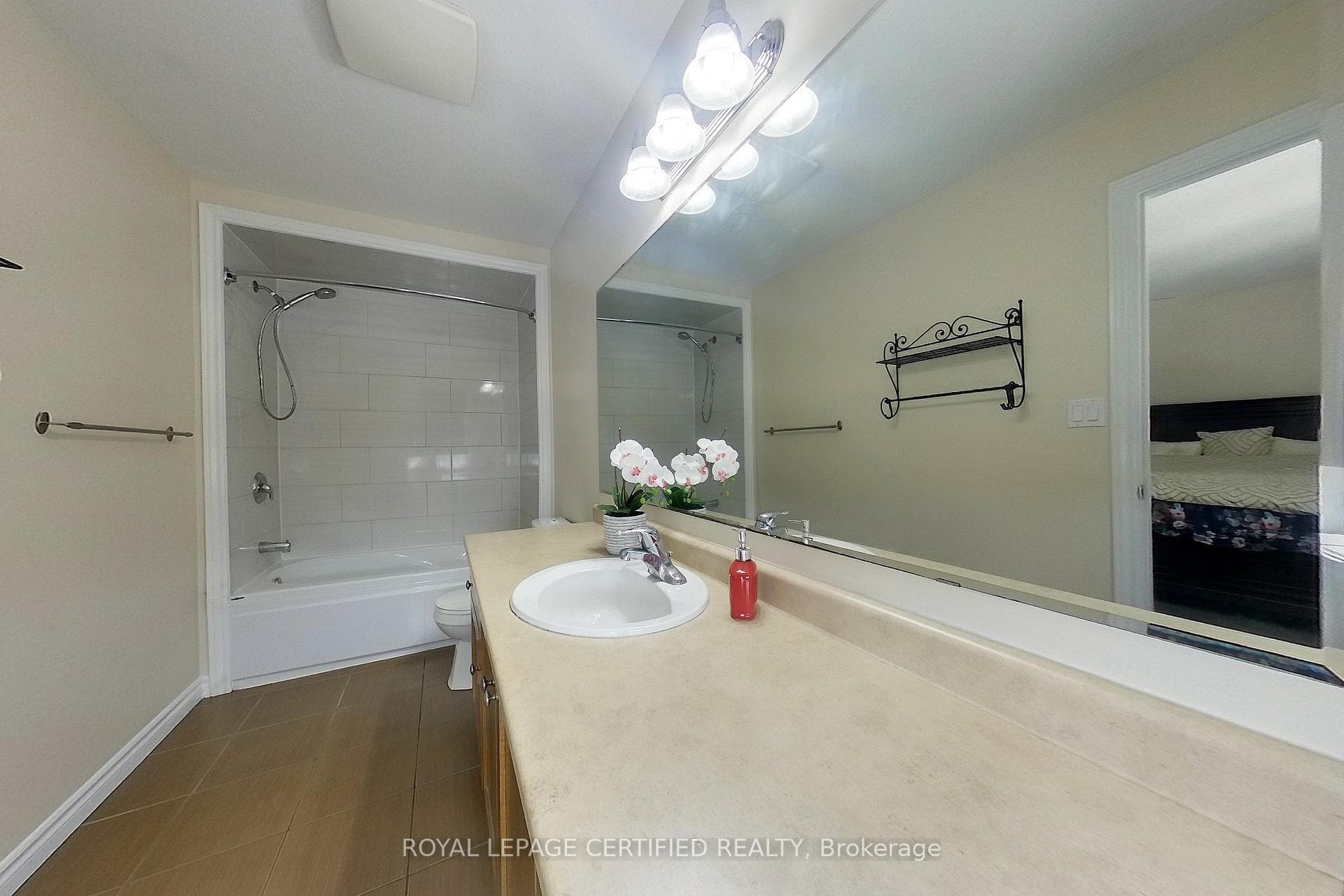 43 CURZON Crescent Unit Upper photo 24