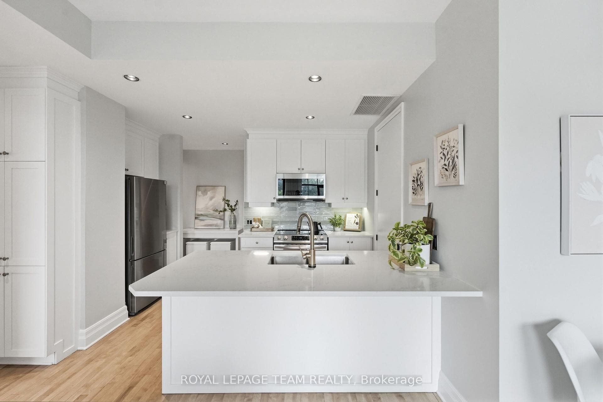 330 Loretta Avenue Unit 301 photo 10