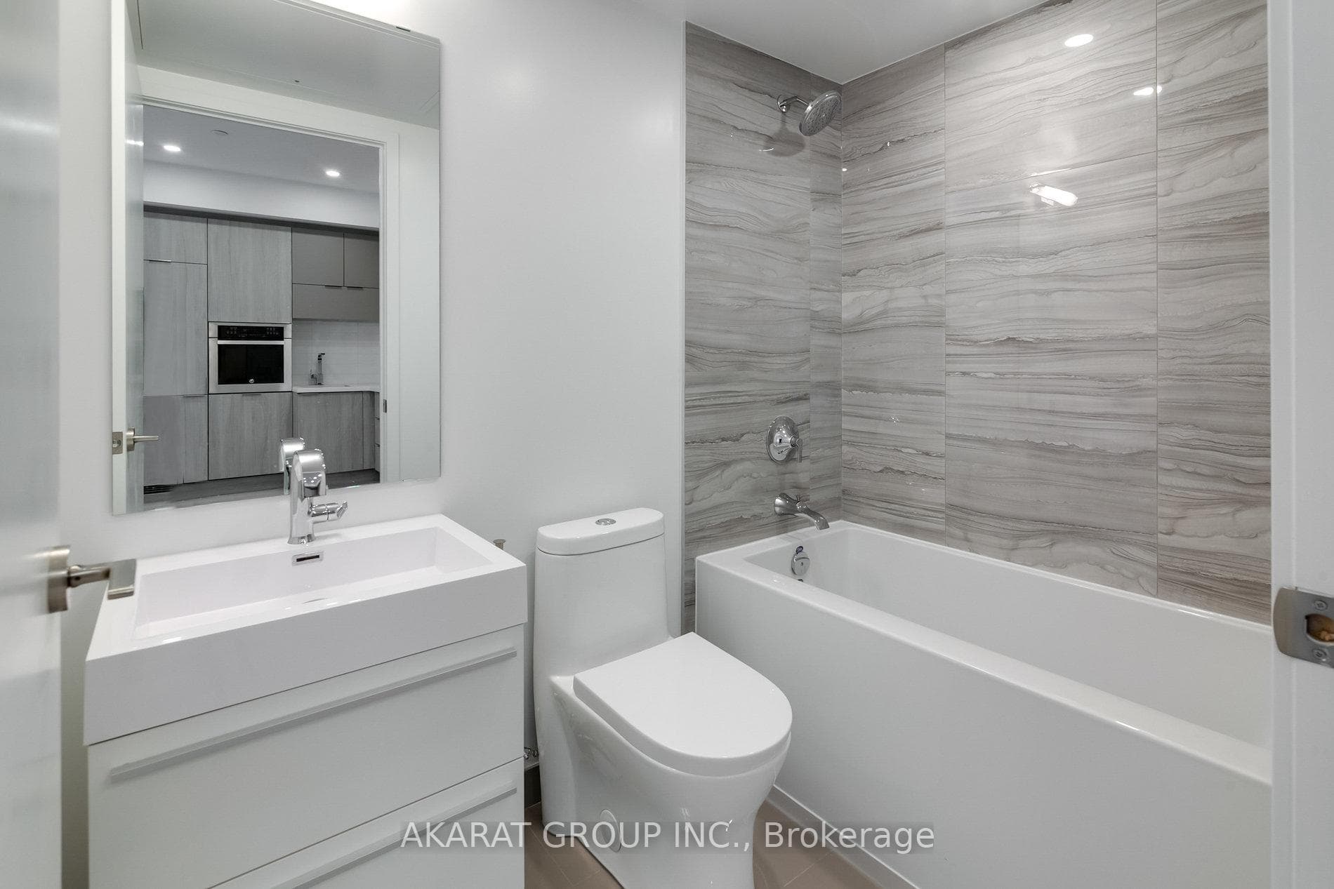 39 Roehampton Avenue Unit 2407 photo 22