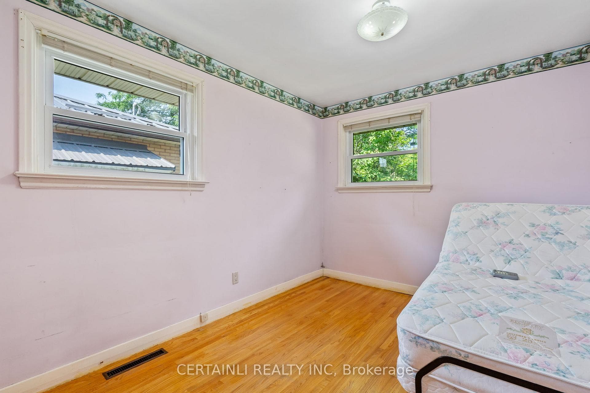 15 Hepburn Avenue photo 16