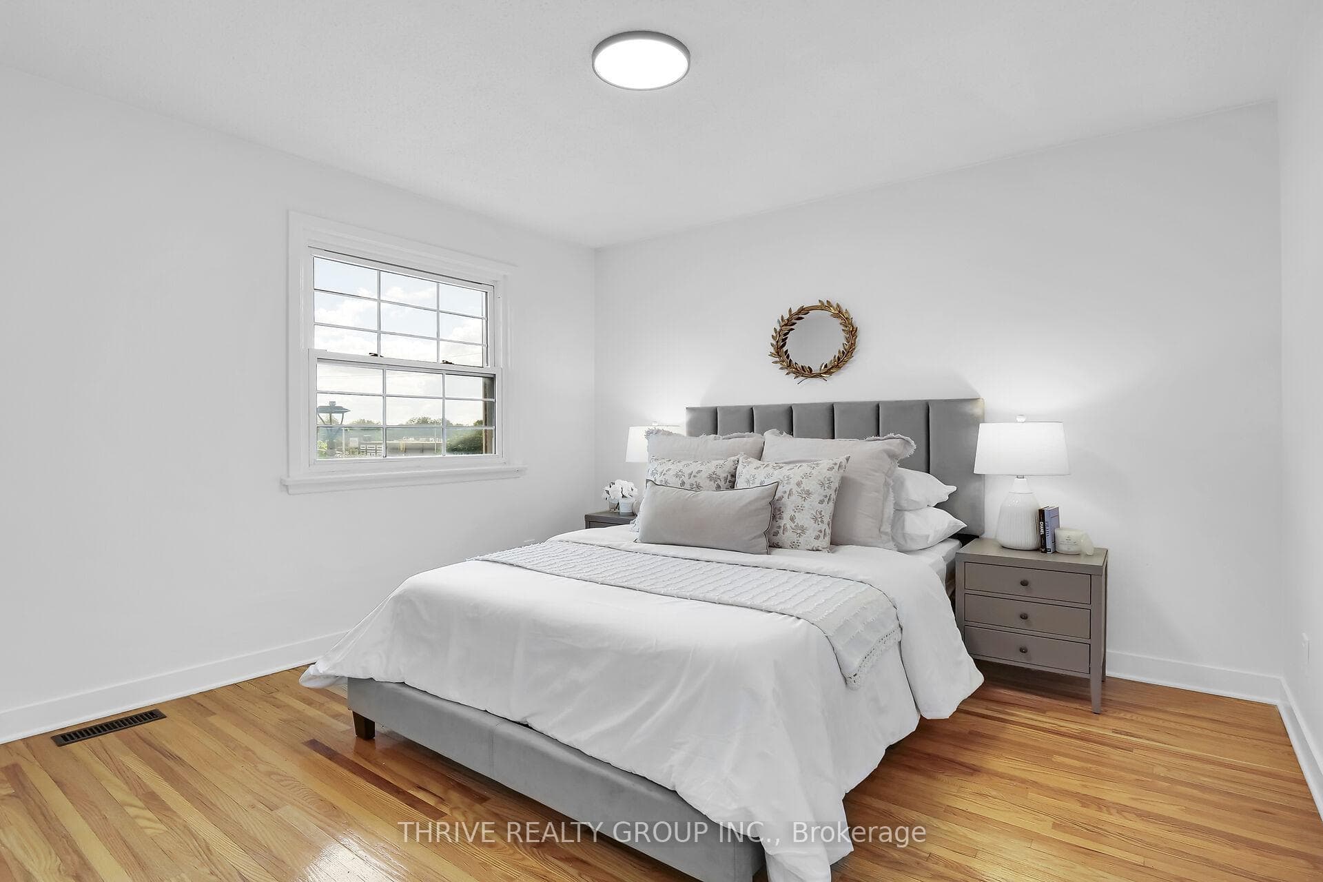 567 GAINSBOROUGH Road photo 24