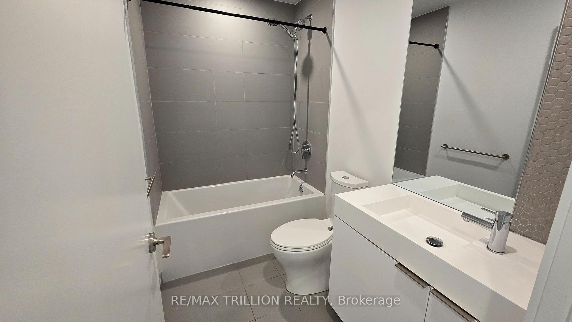 33 Helendale Avenue Unit 1301 photo 6