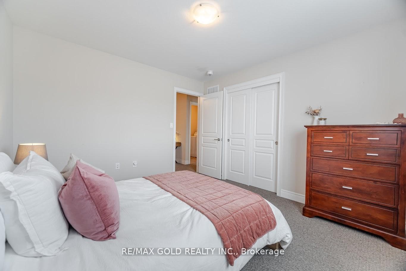 7260 Lionshead Avenue photo 31