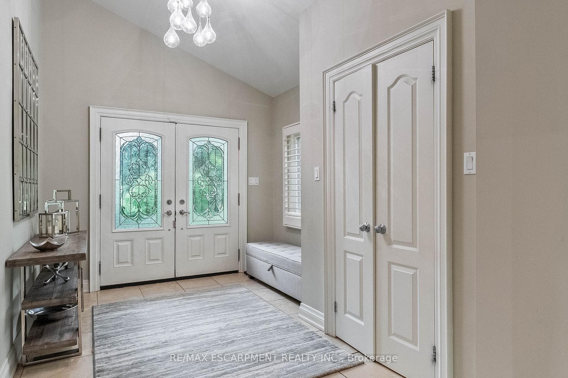 615 VANESSA Crescent photo 5