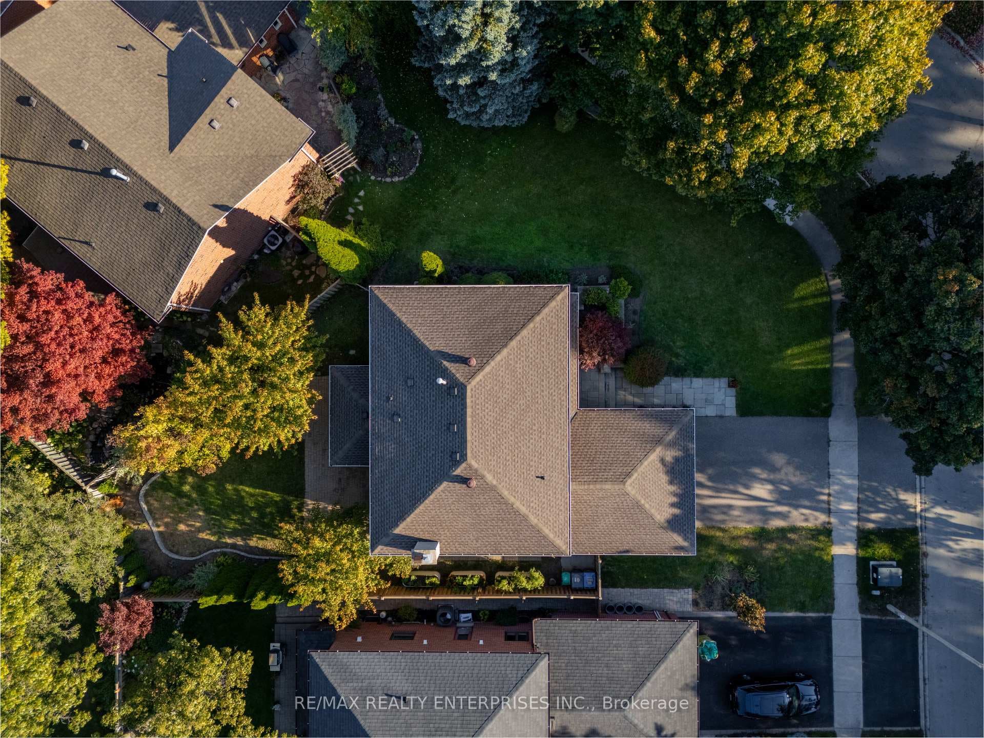 1053 Red Pine Crescent photo 38