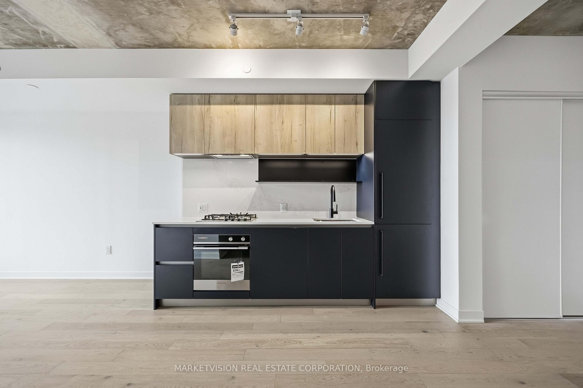 2625 Dundas Street Unit 509 photo 1