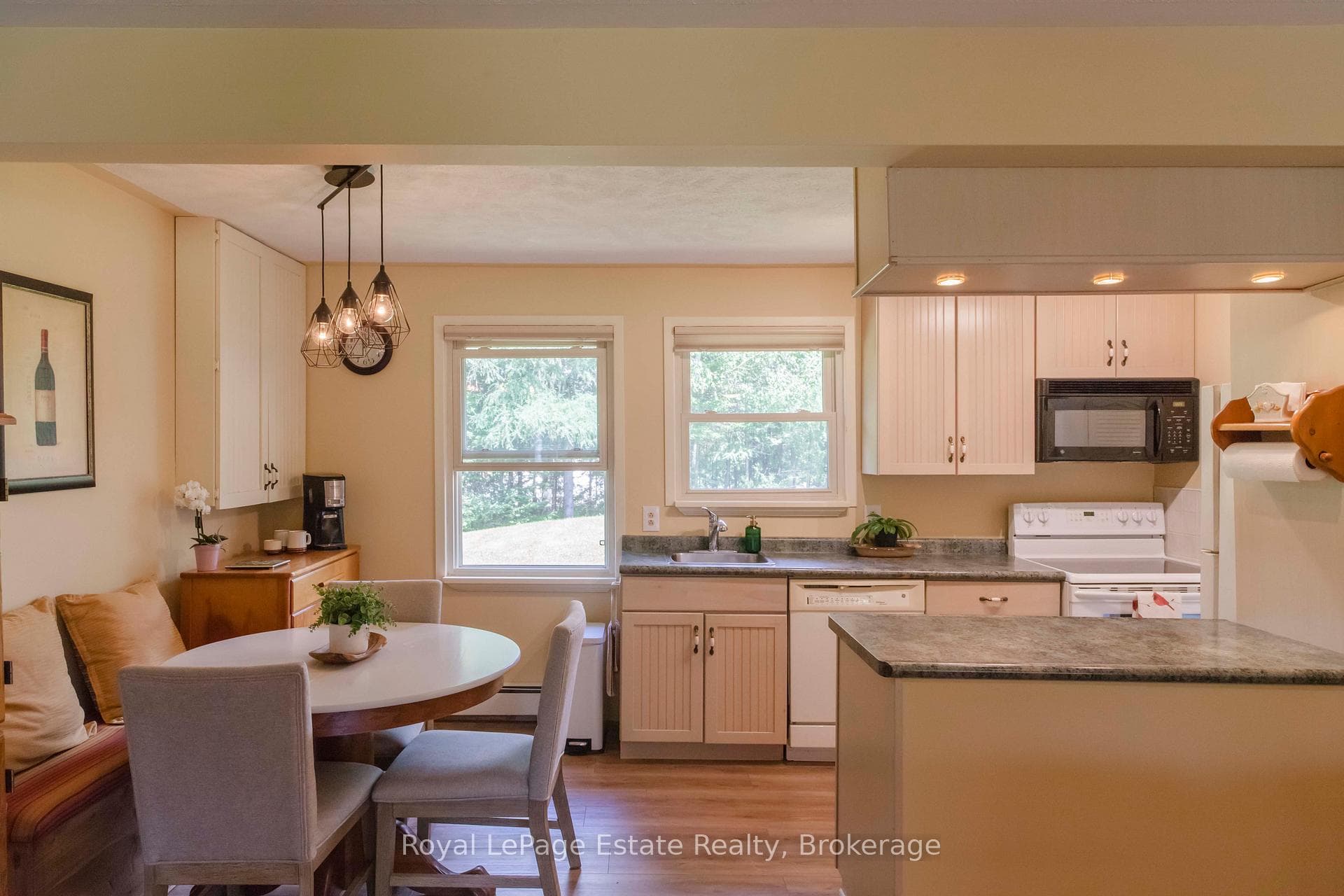 326 Lindsay Street photo 16