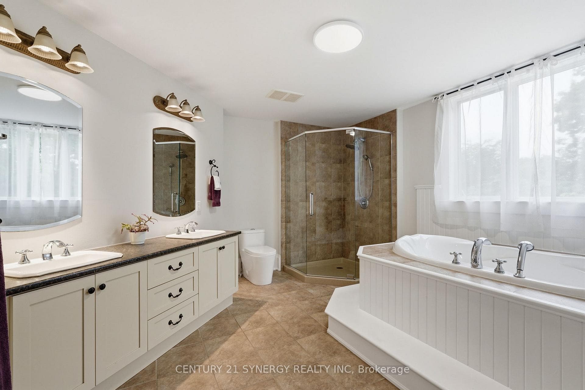 5pc Ensuite Bathroom