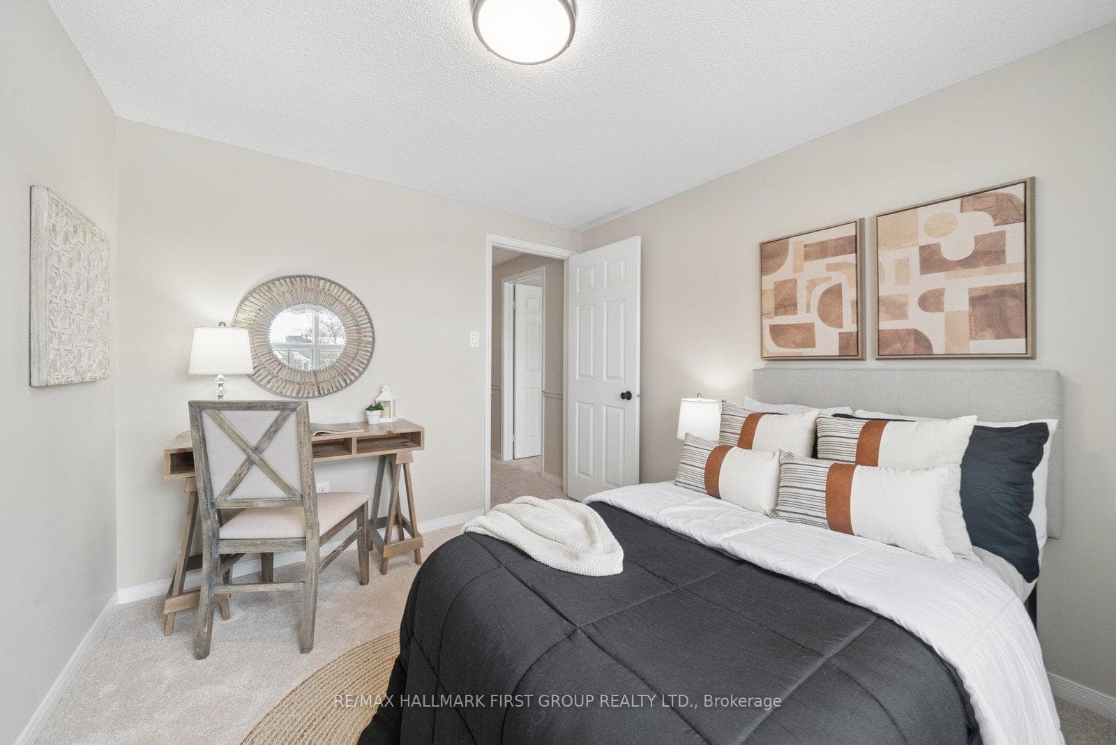 658 Cognac Crescent photo 27