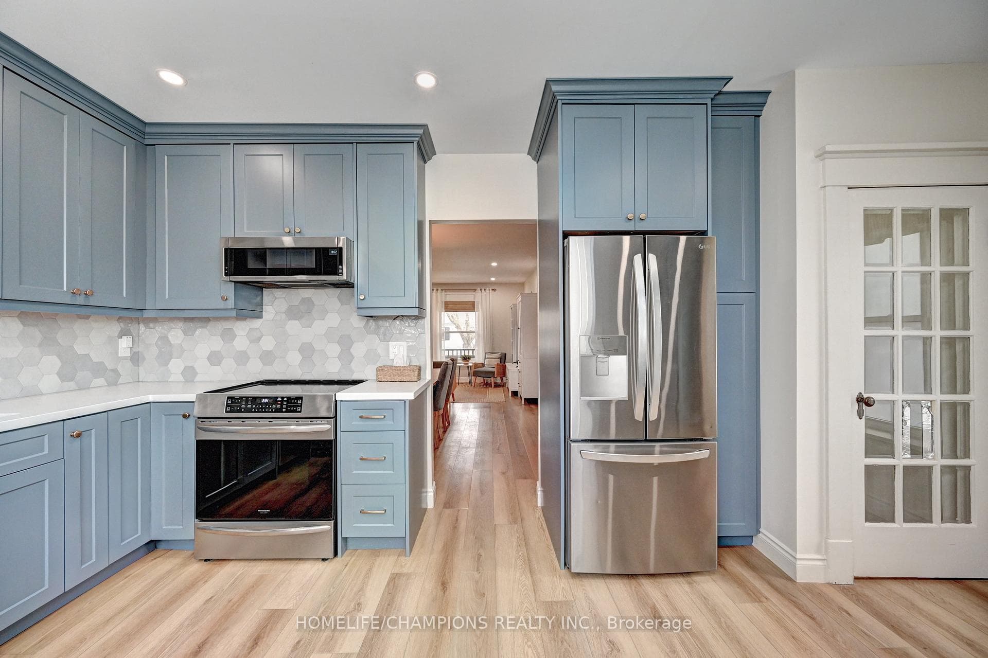 98 McNaughton Street photo 17