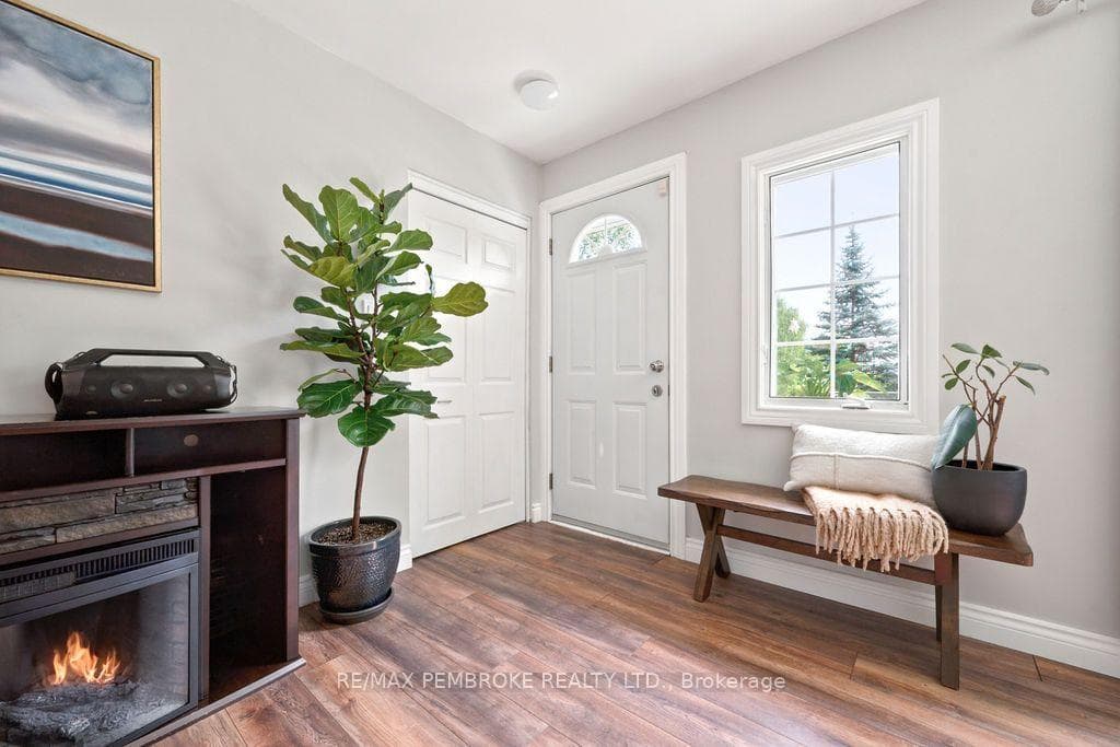 1369 B Greenwood Road photo 7