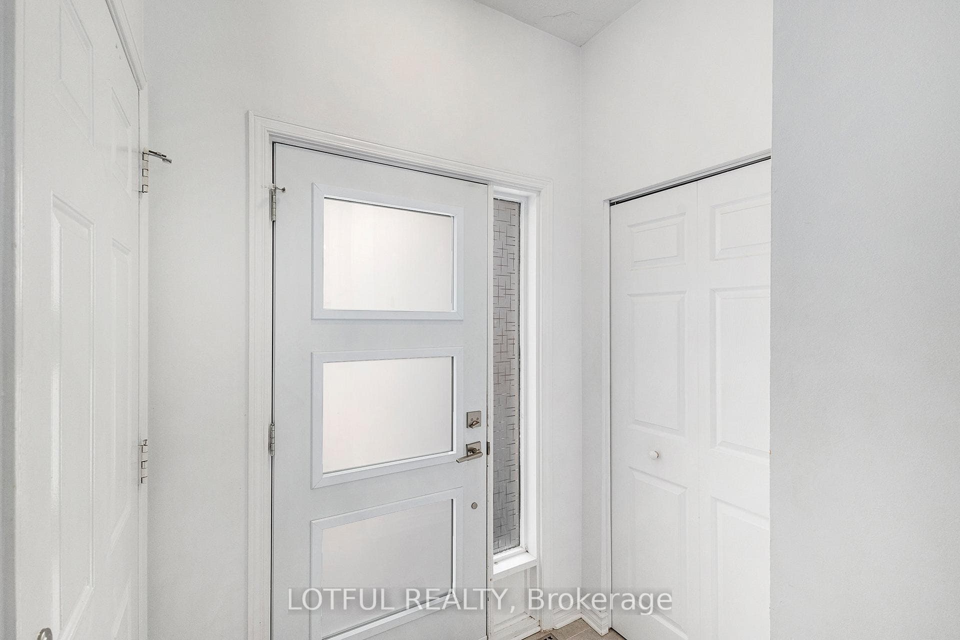 268 Stoneway Drive photo 3