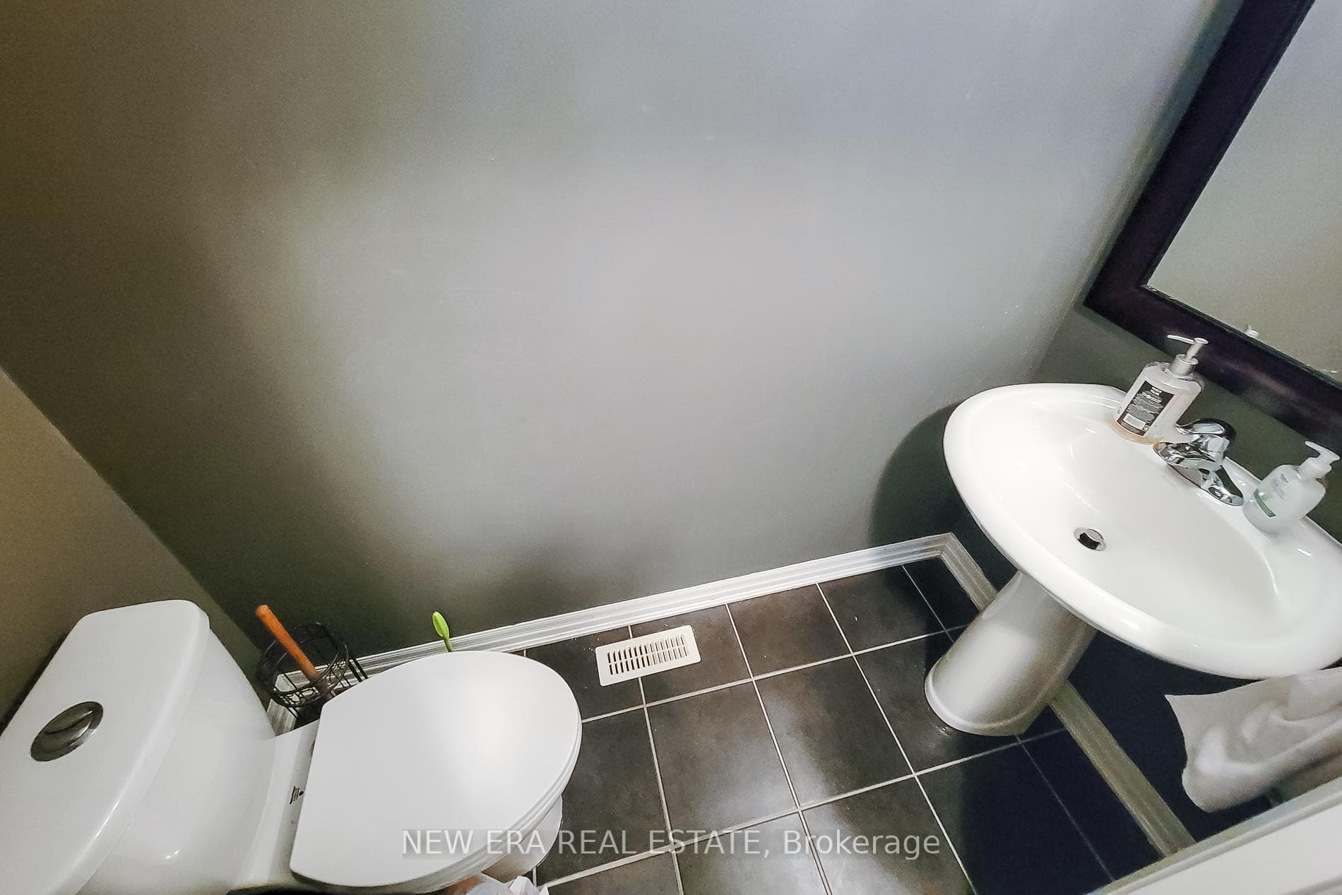 128 Montreal Circle photo 22