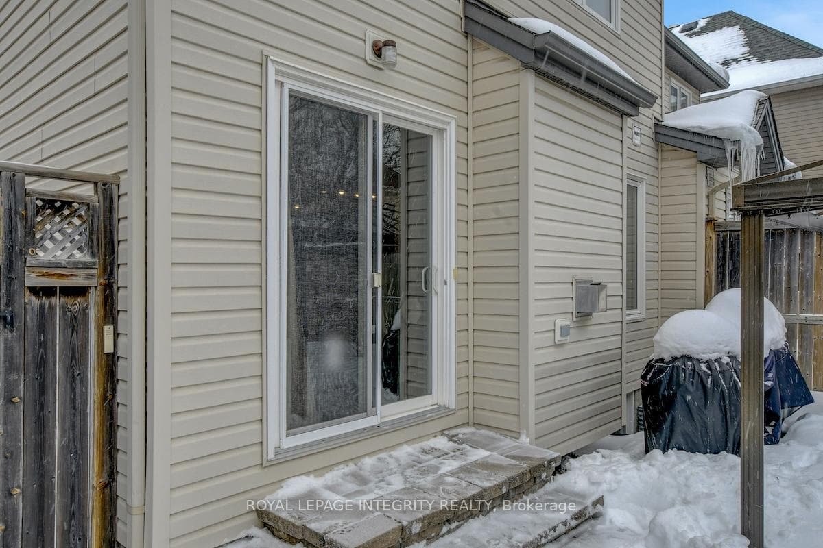 376 Horseshoe Crescent photo 41