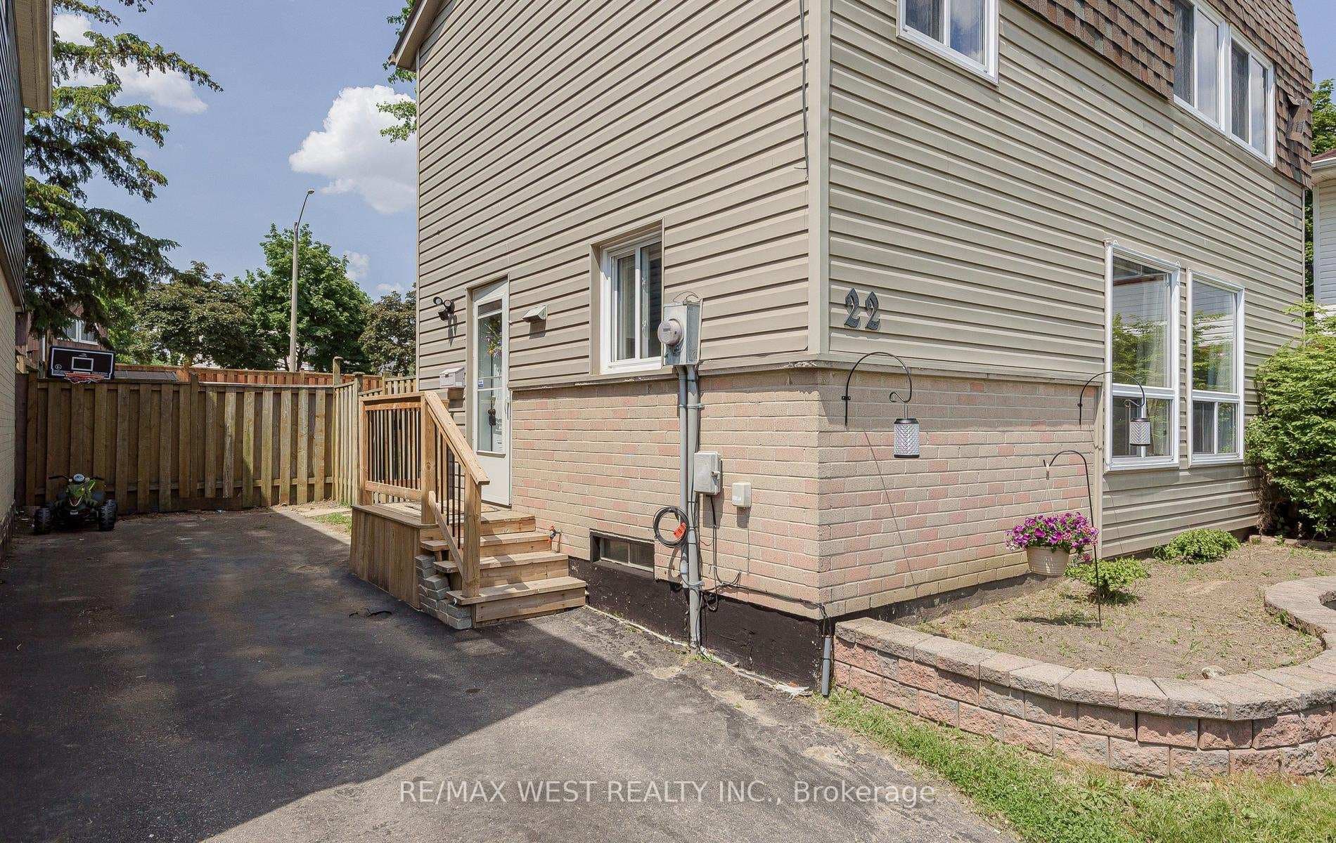 22 Josephine Court photo 3